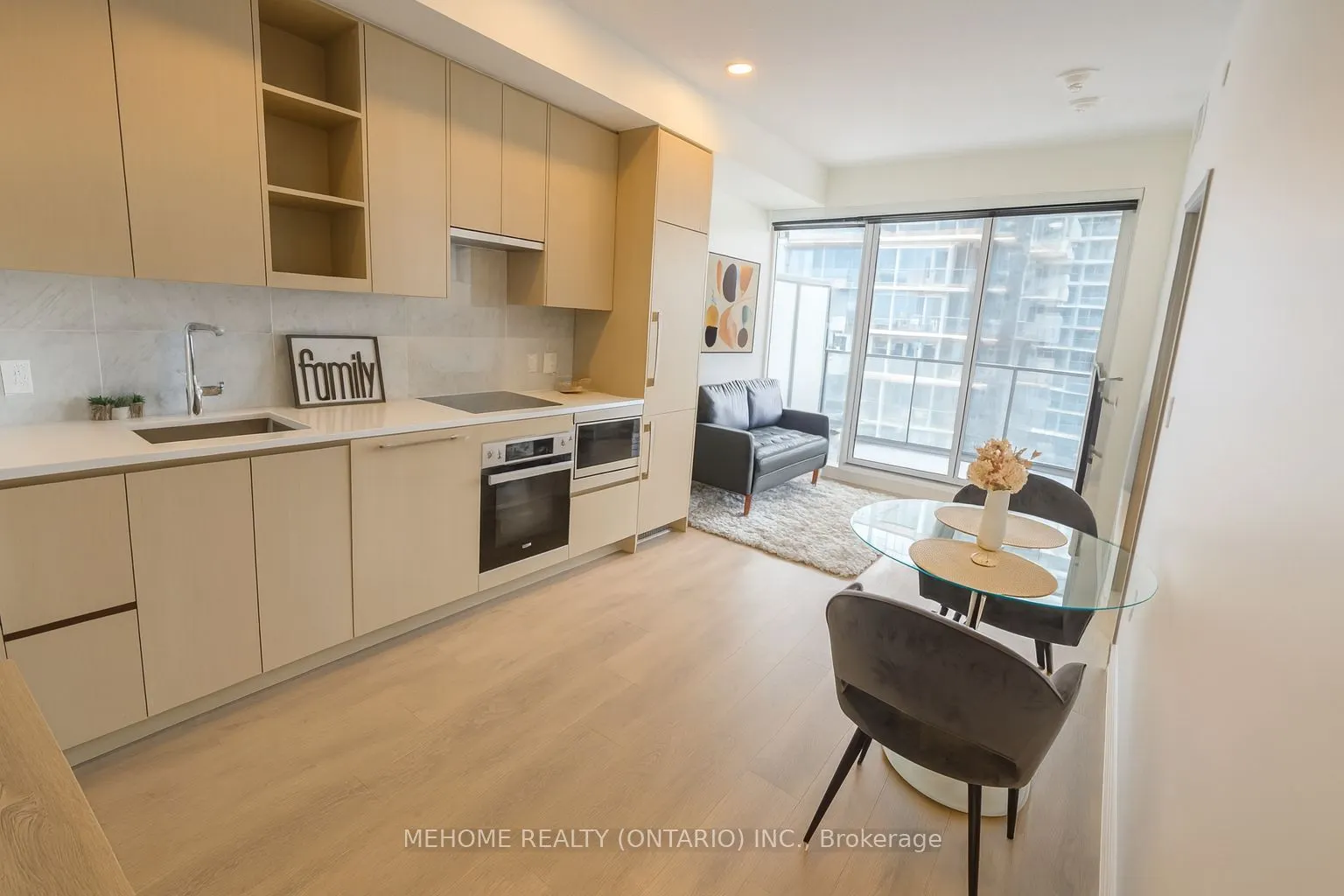 95 Mcmahon Drive, #1208