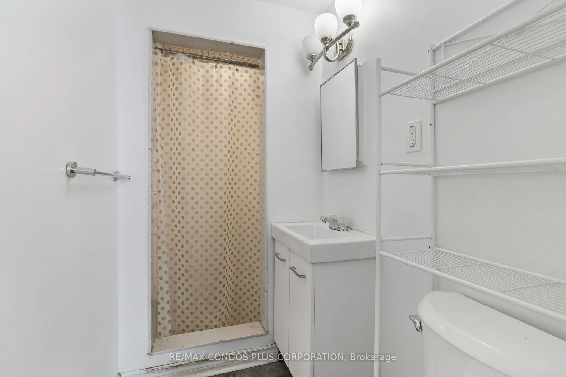 449 Wilson Avenue, #2