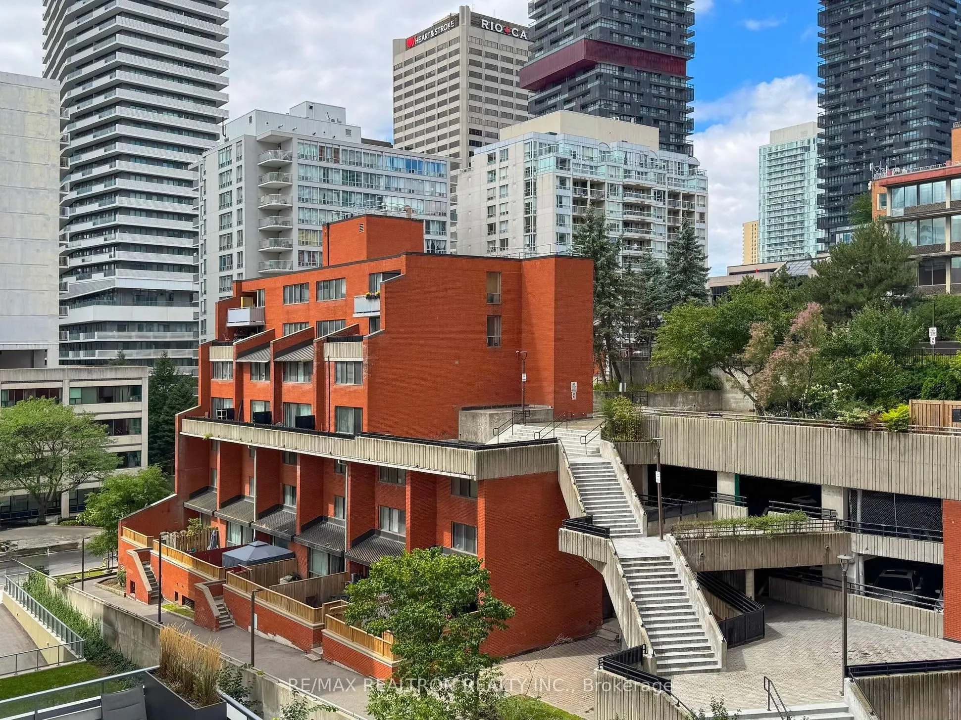50 Dunfield Avenue, #518