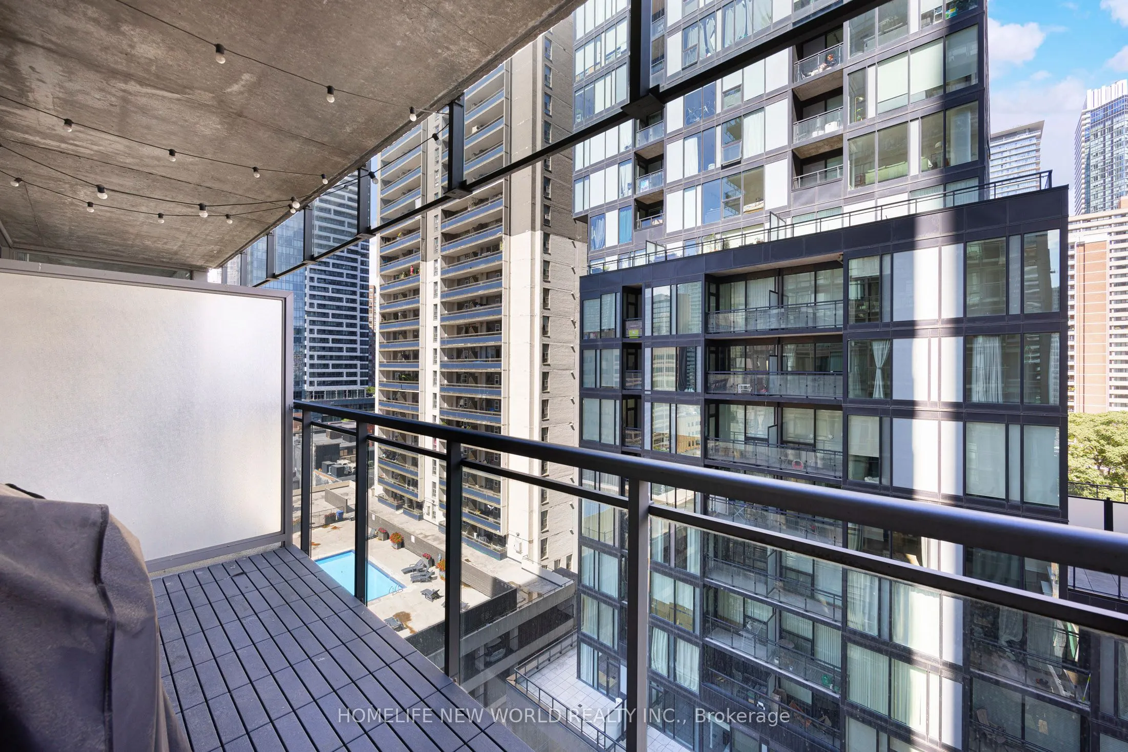 22 Wellesley Street E, #1108