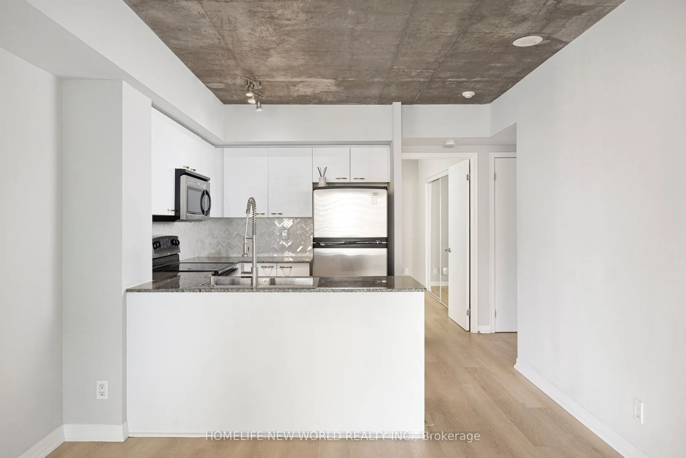 22 Wellesley Street E, #1108