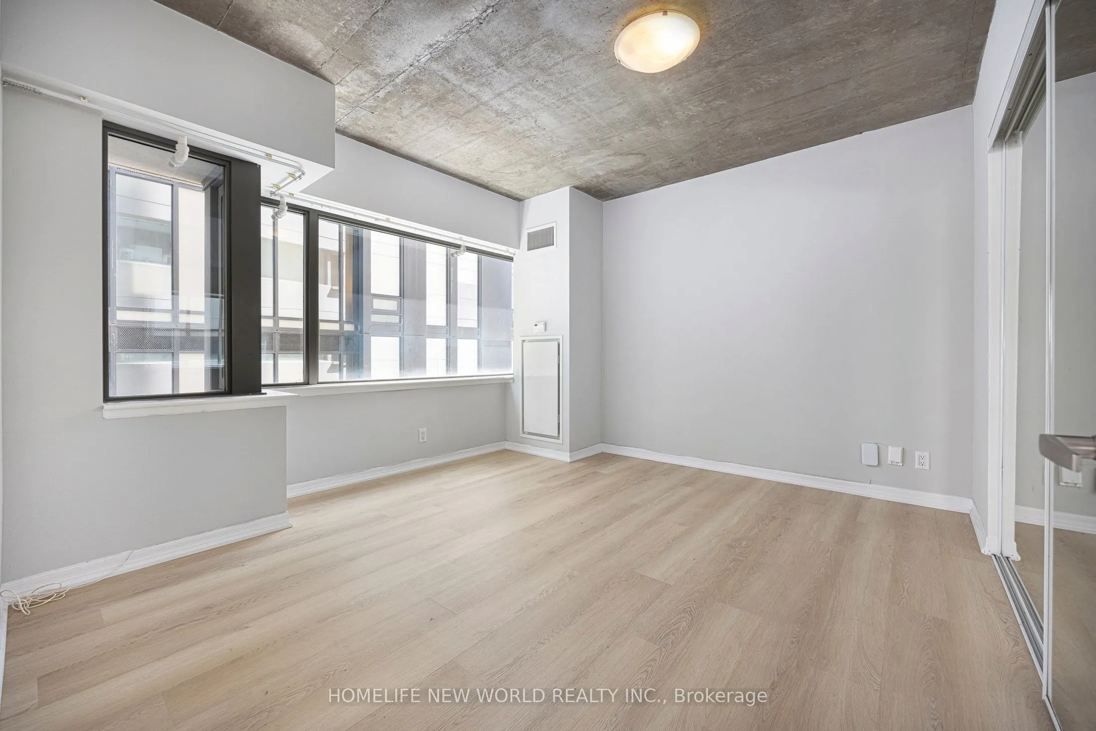 22 Wellesley Street E, #1108