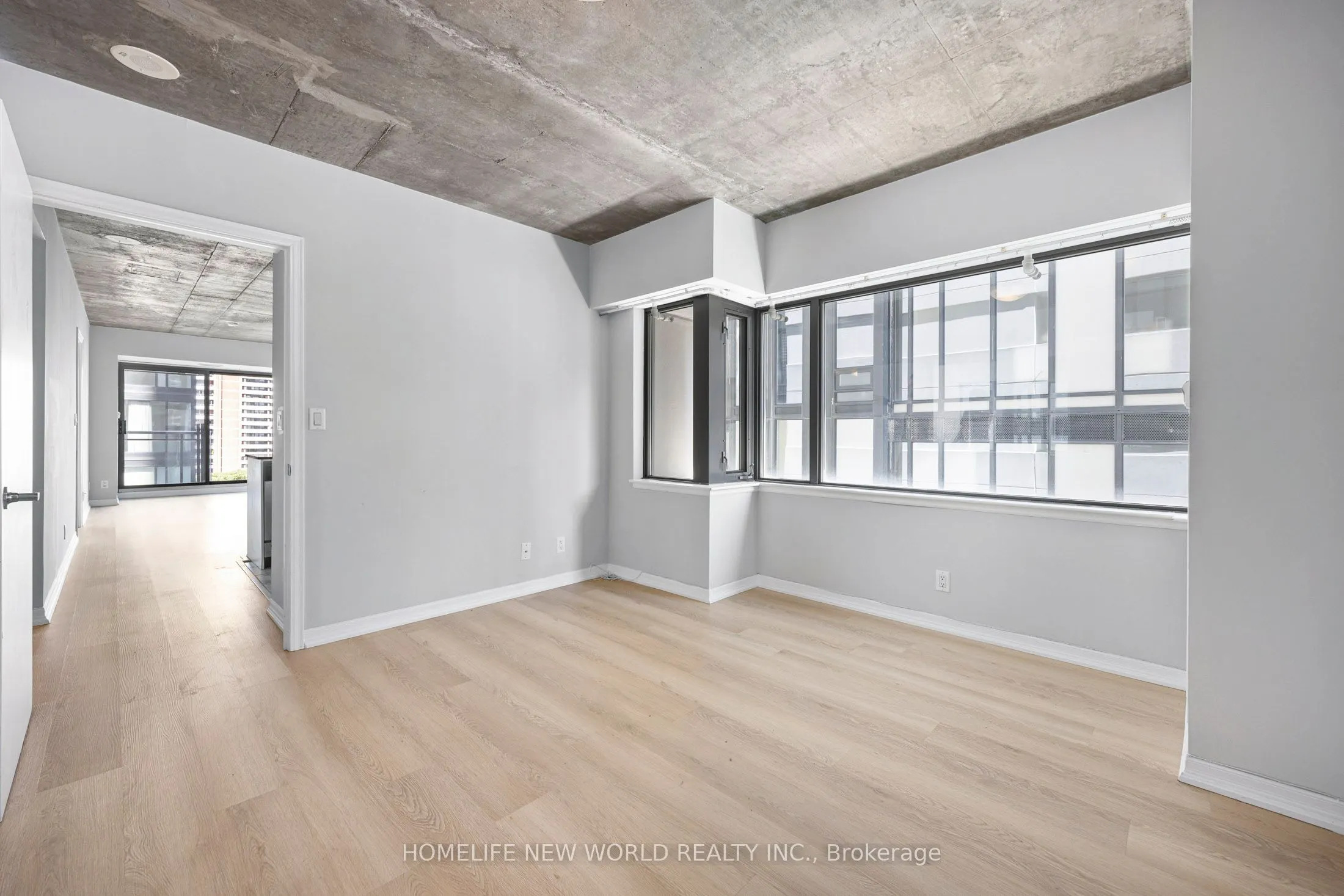 22 Wellesley Street E, #1108