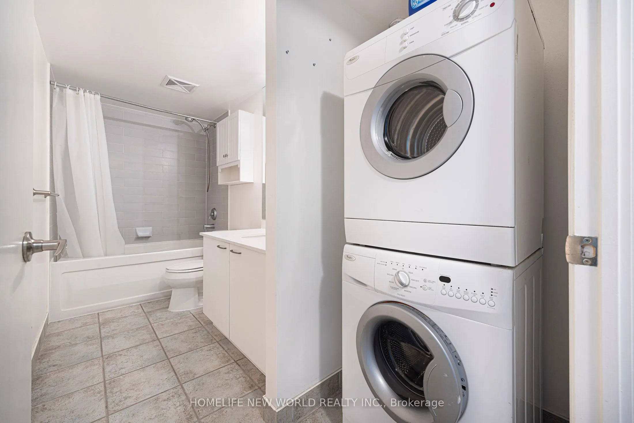 22 Wellesley Street E, #1108