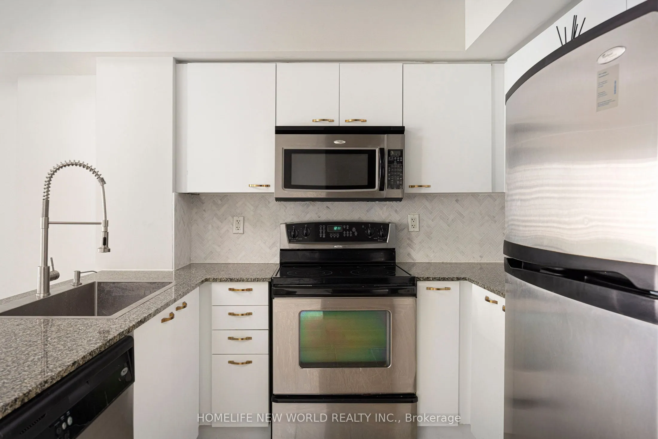 22 Wellesley Street E, #1108