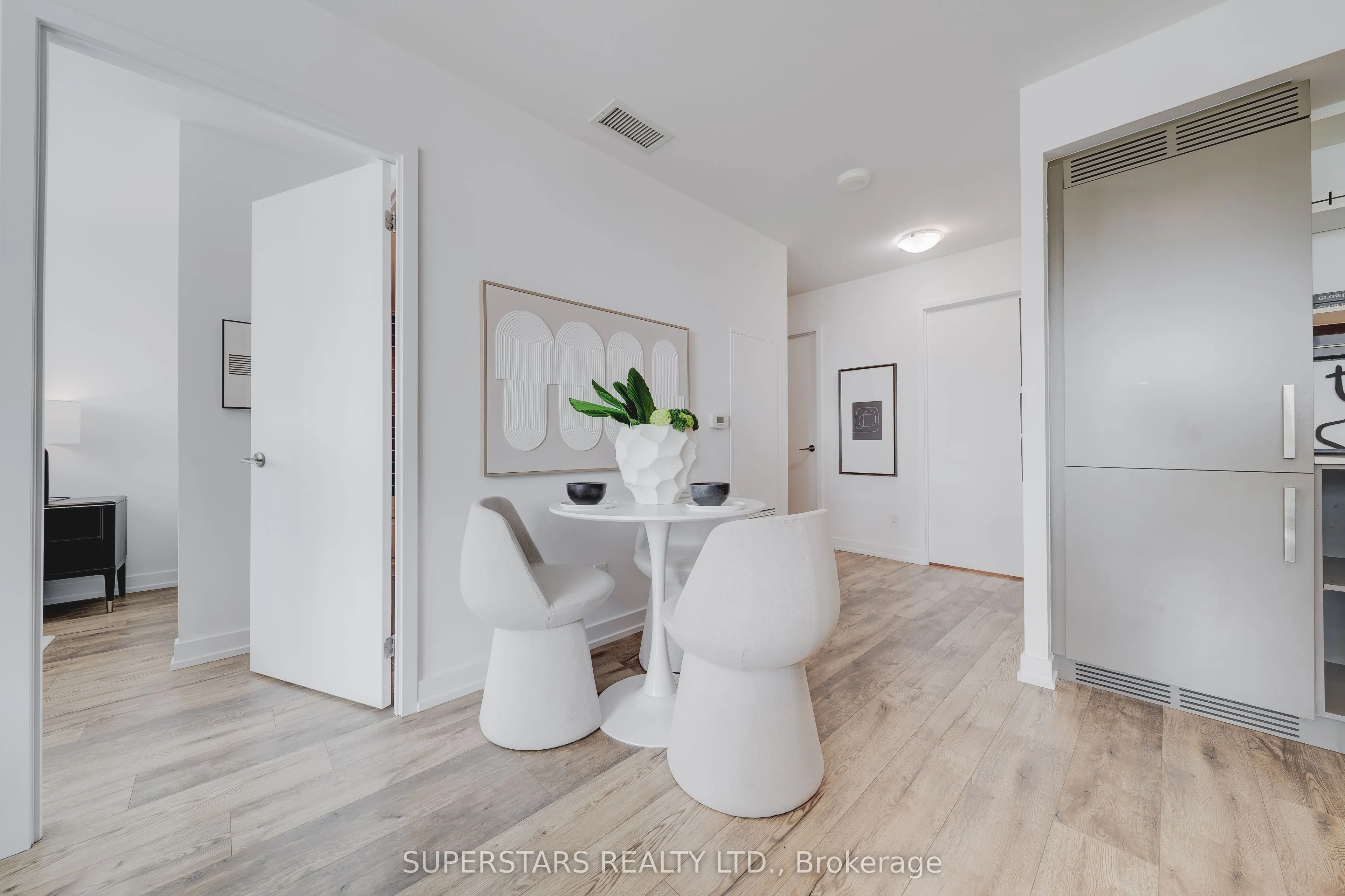 125 Redpath Avenue, #702