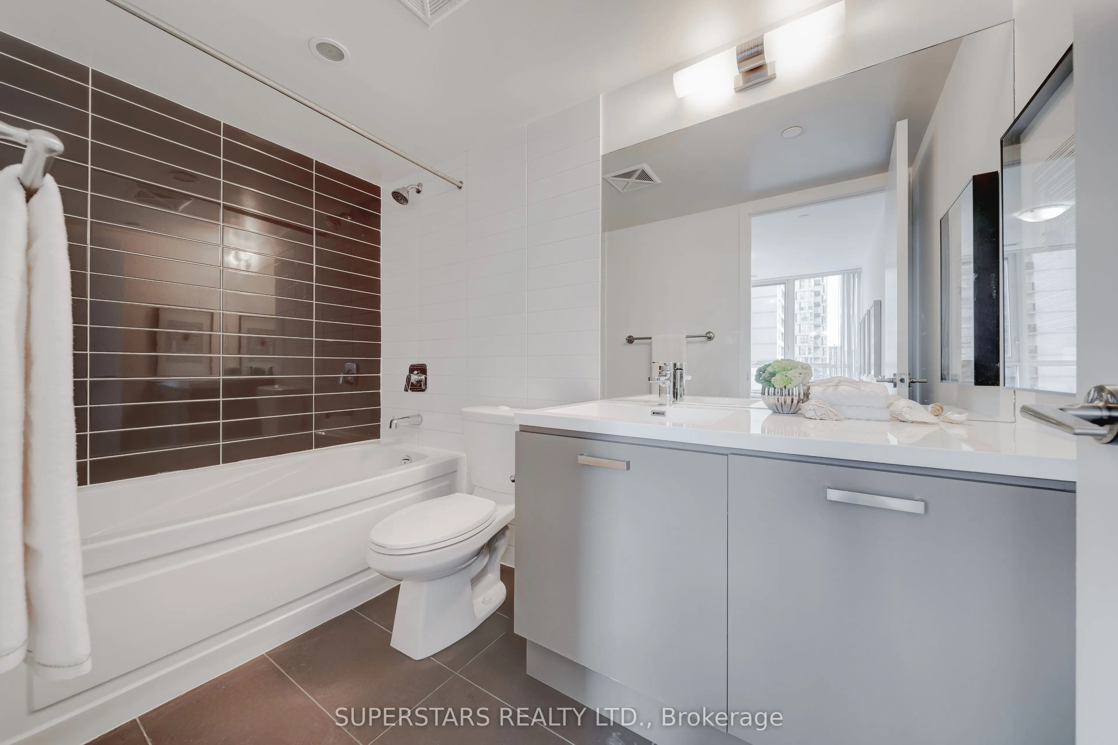 125 Redpath Avenue, #702