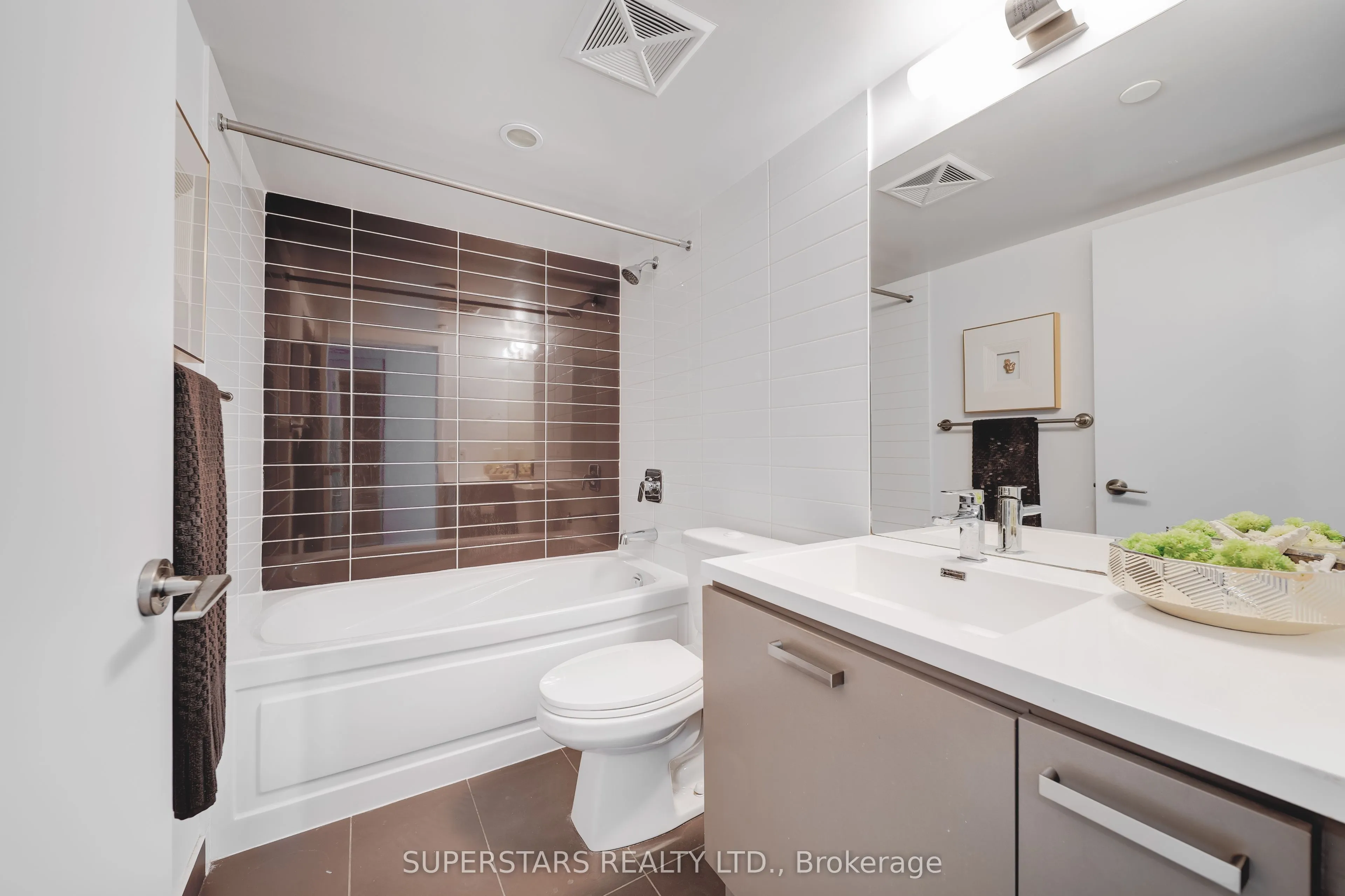125 Redpath Avenue, #702
