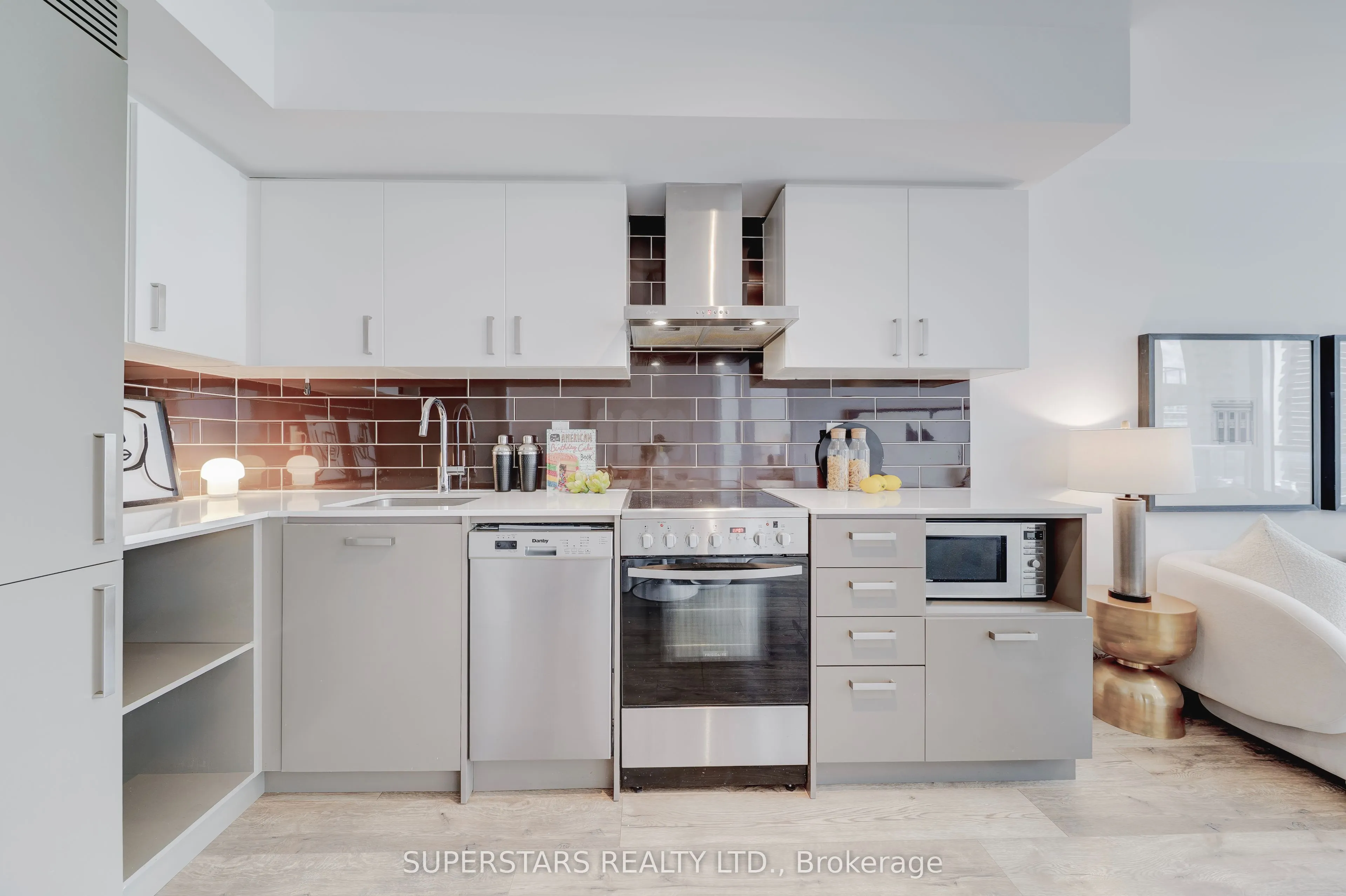 125 Redpath Avenue, #702