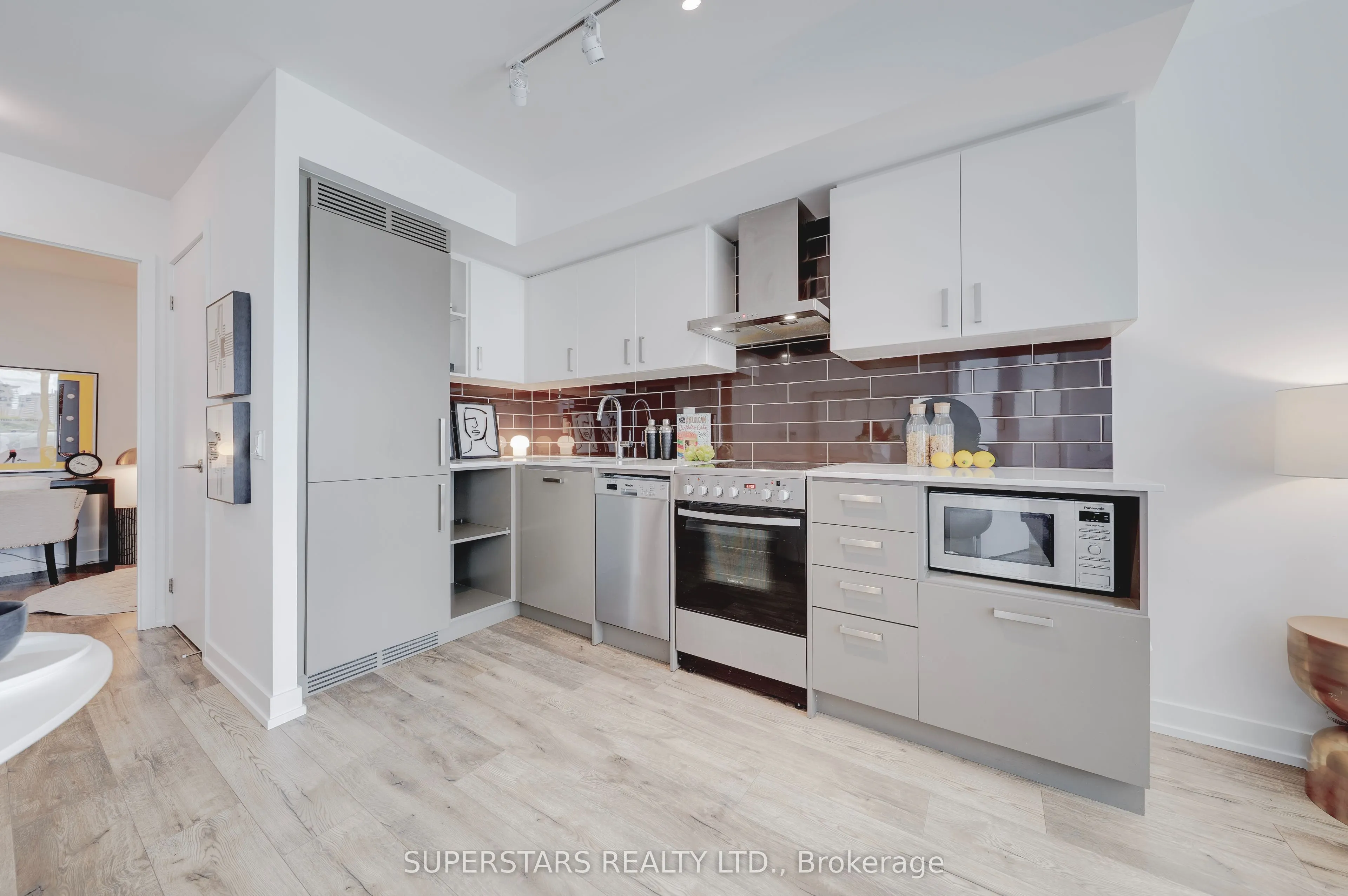 125 Redpath Avenue, #702
