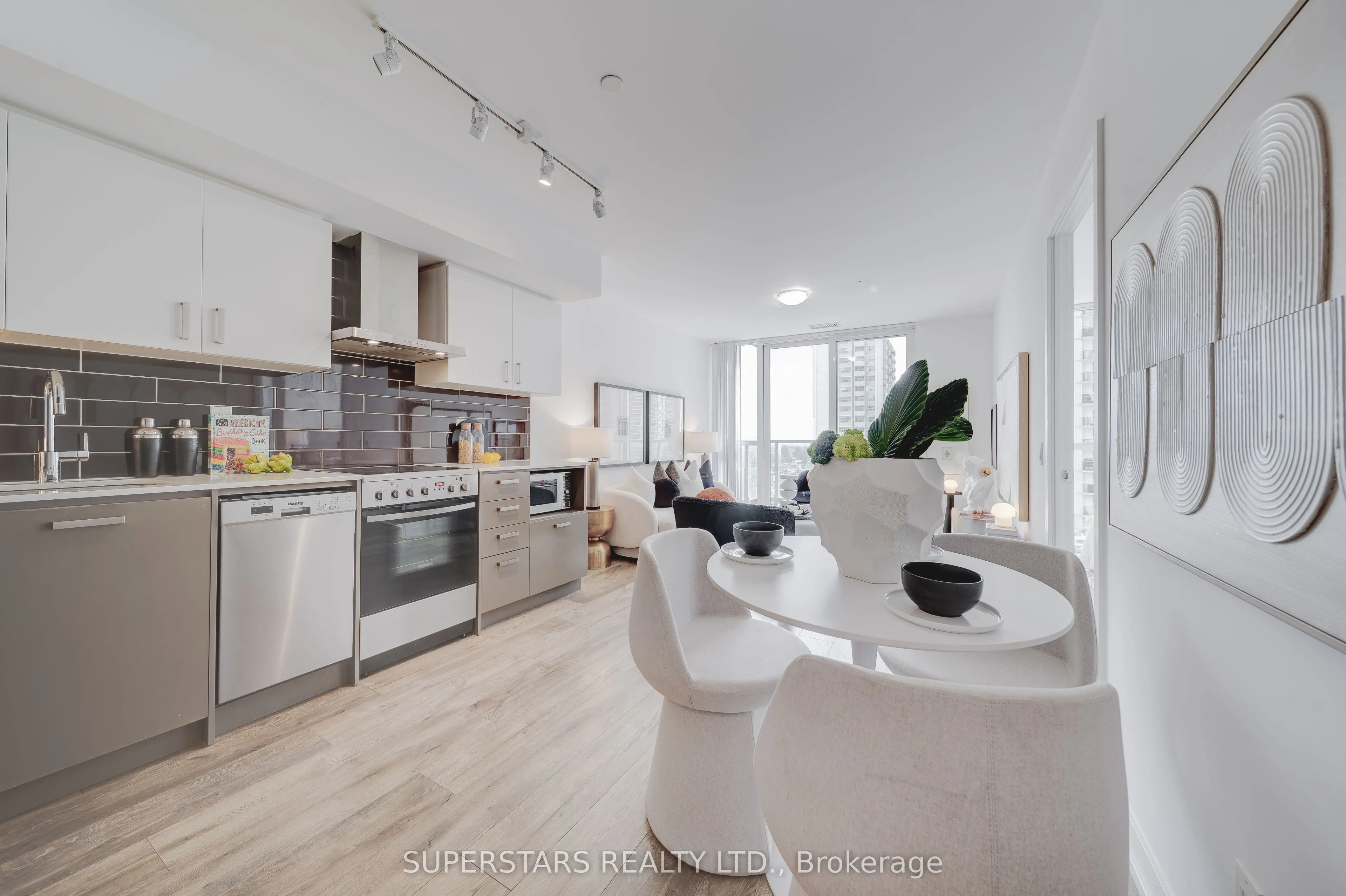 125 Redpath Avenue, #702