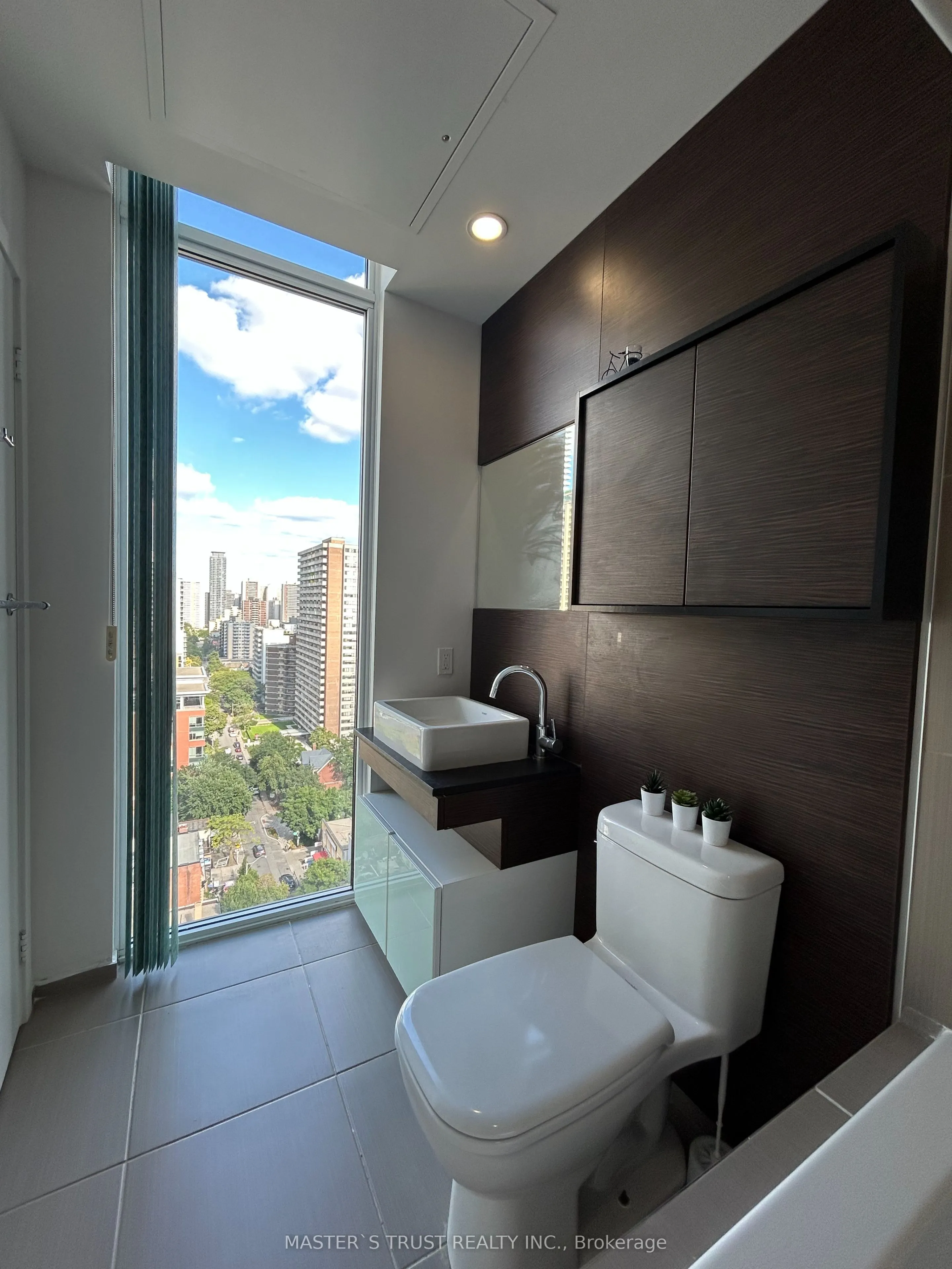 75 St Nicholas Street, #1702