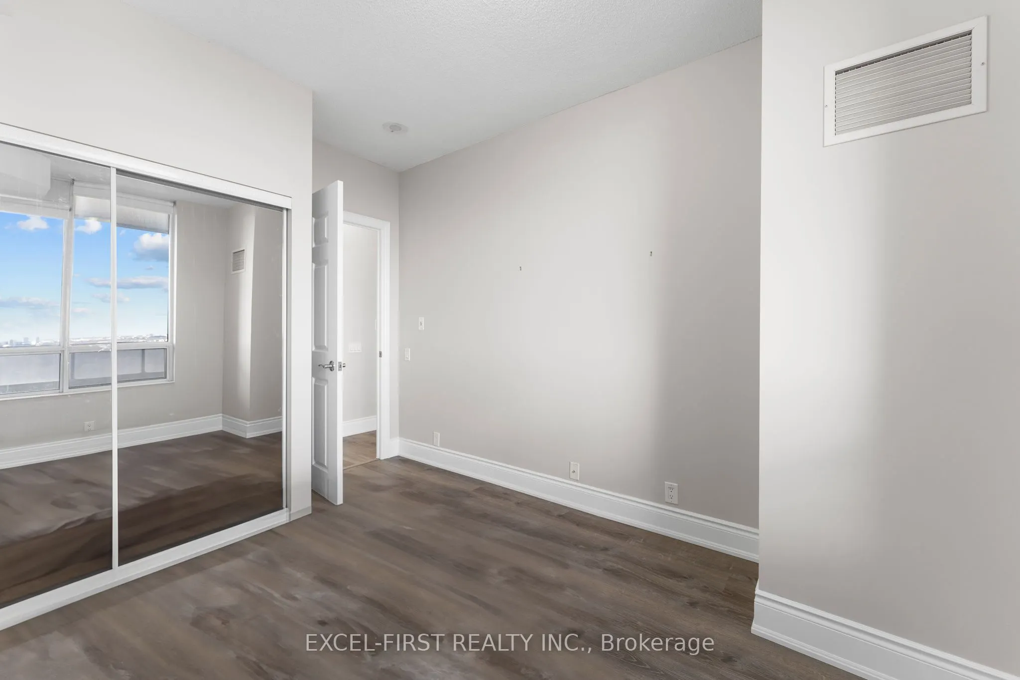 80 Harrison Garden Boulevard, #2718