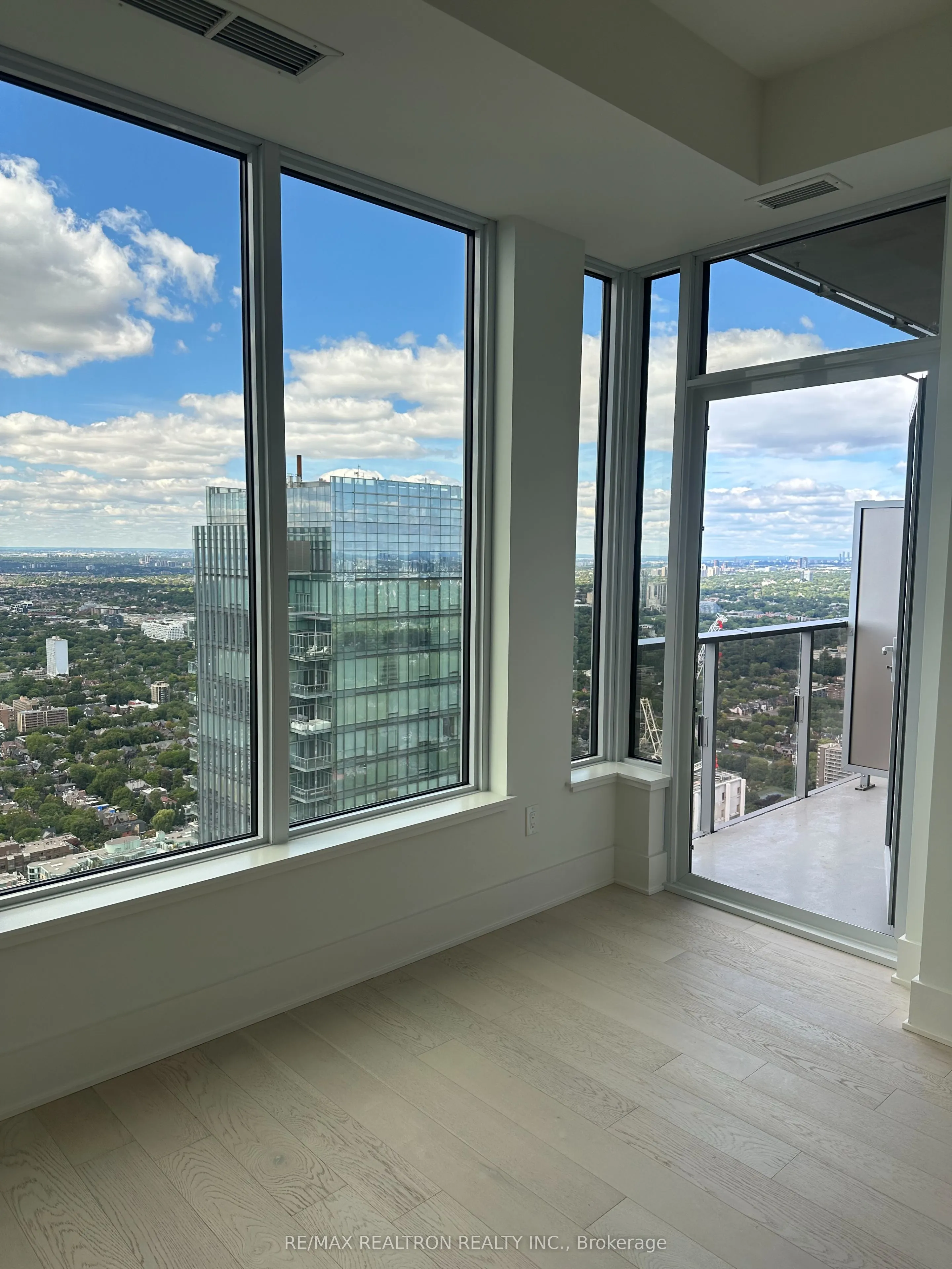 11 Yorkville Avenue, #6110