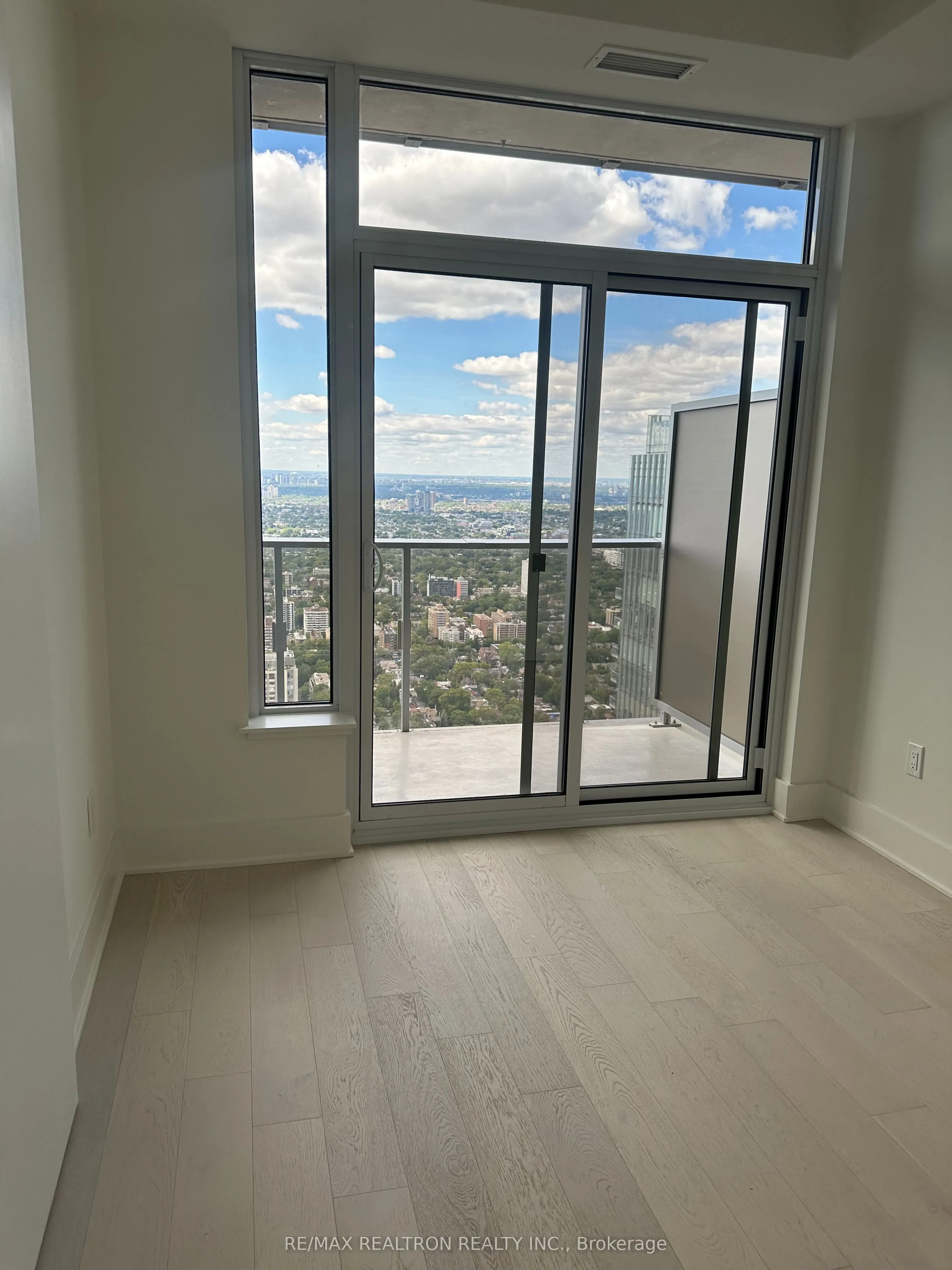 11 Yorkville Avenue, #6110