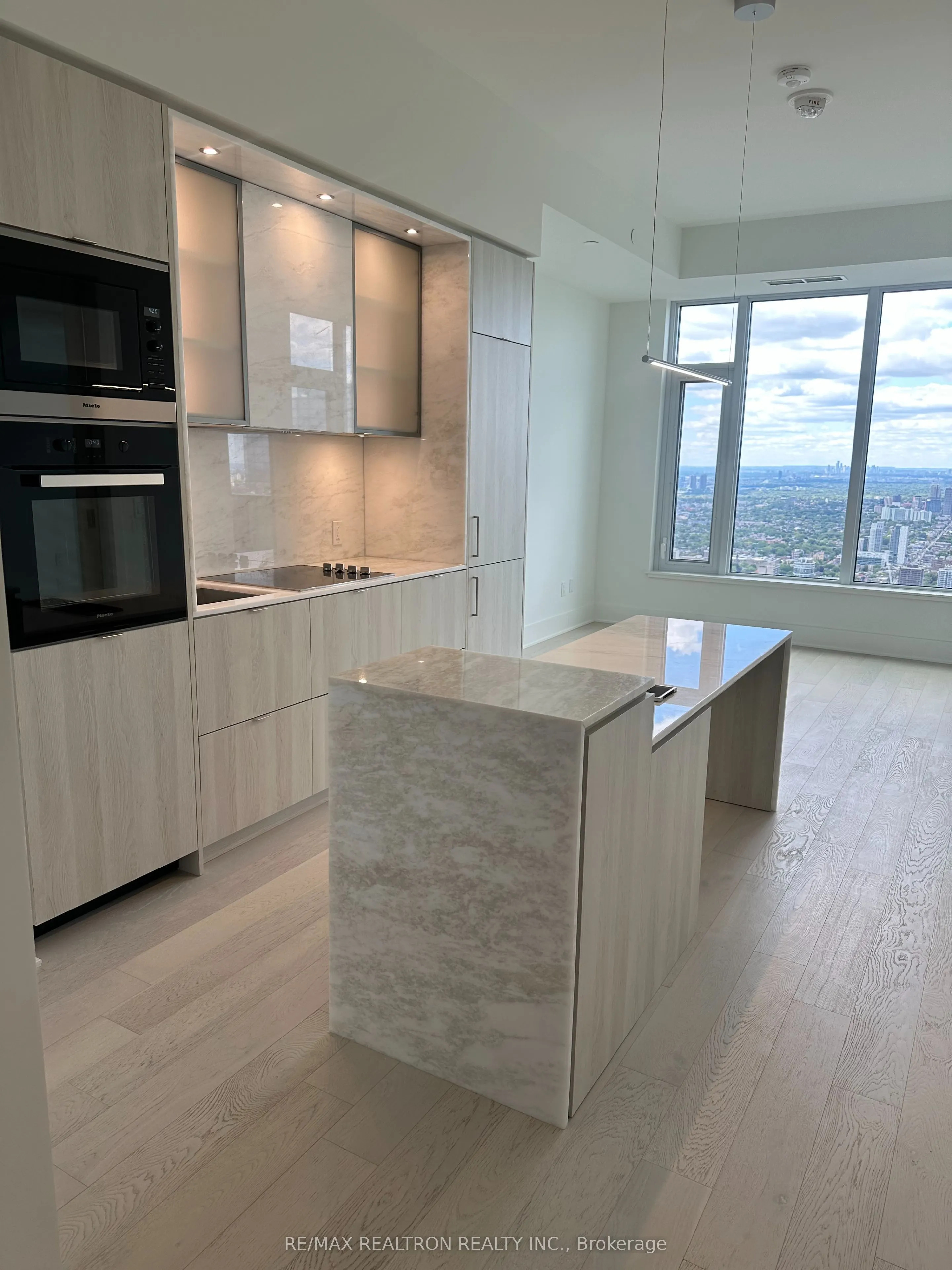 11 Yorkville Avenue, #6110