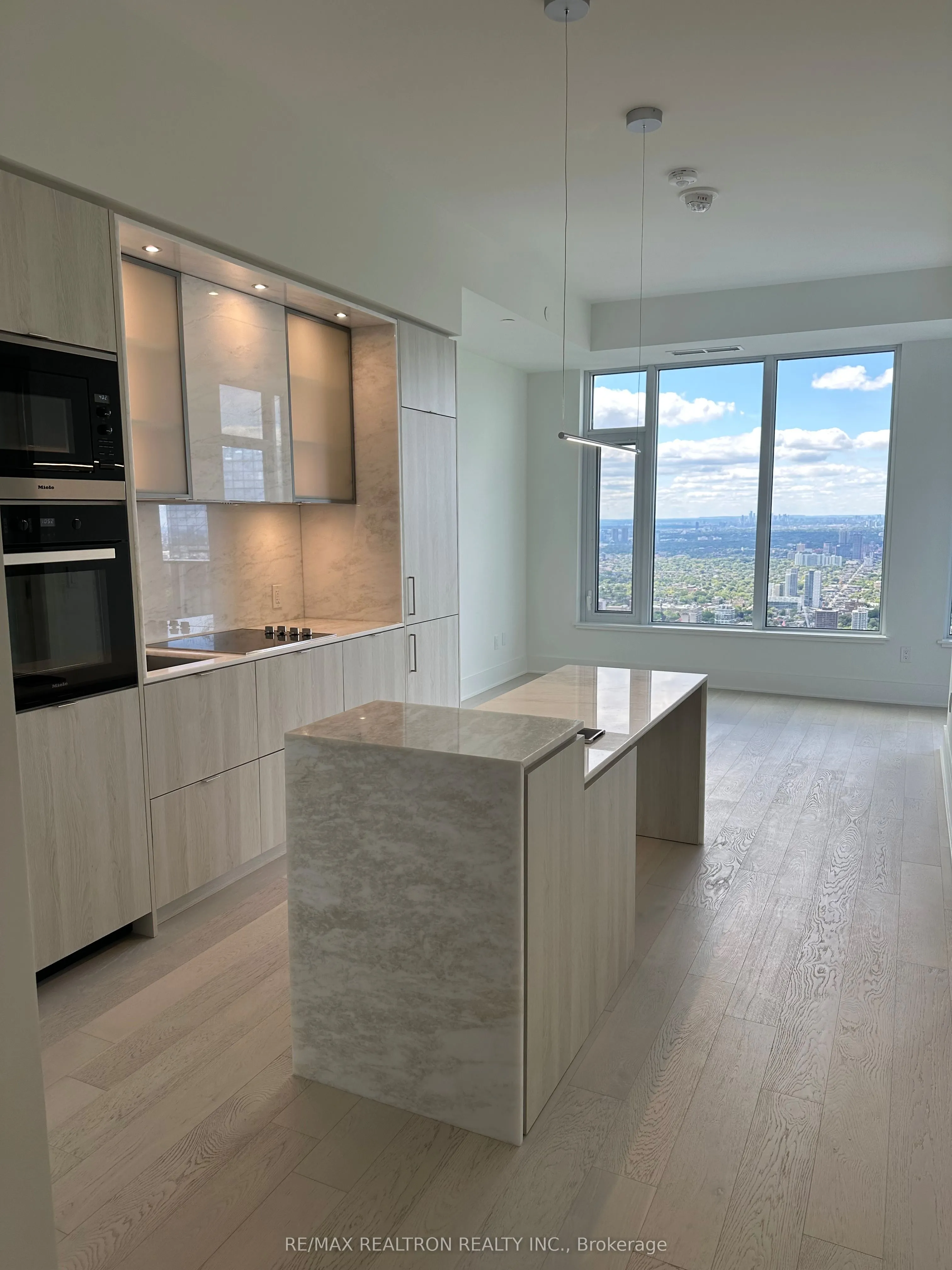 11 Yorkville Avenue, #6110