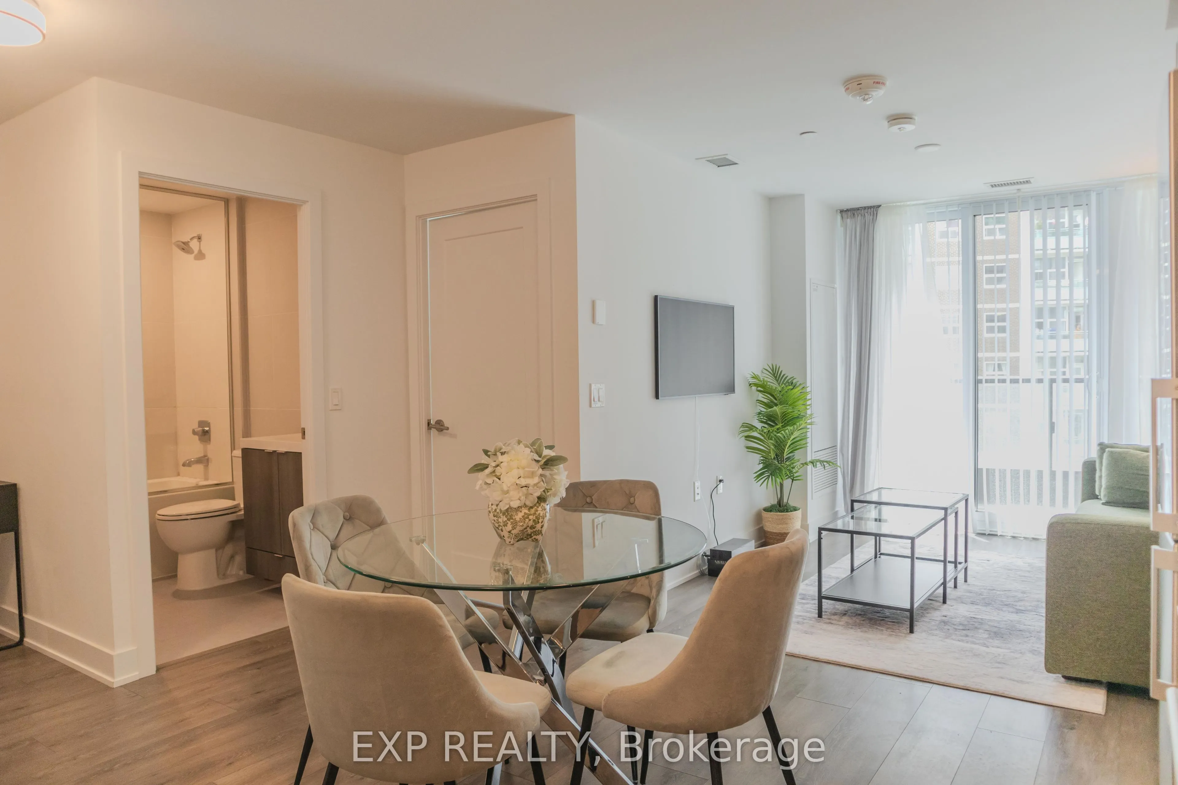 585 Bloor Street E, #519