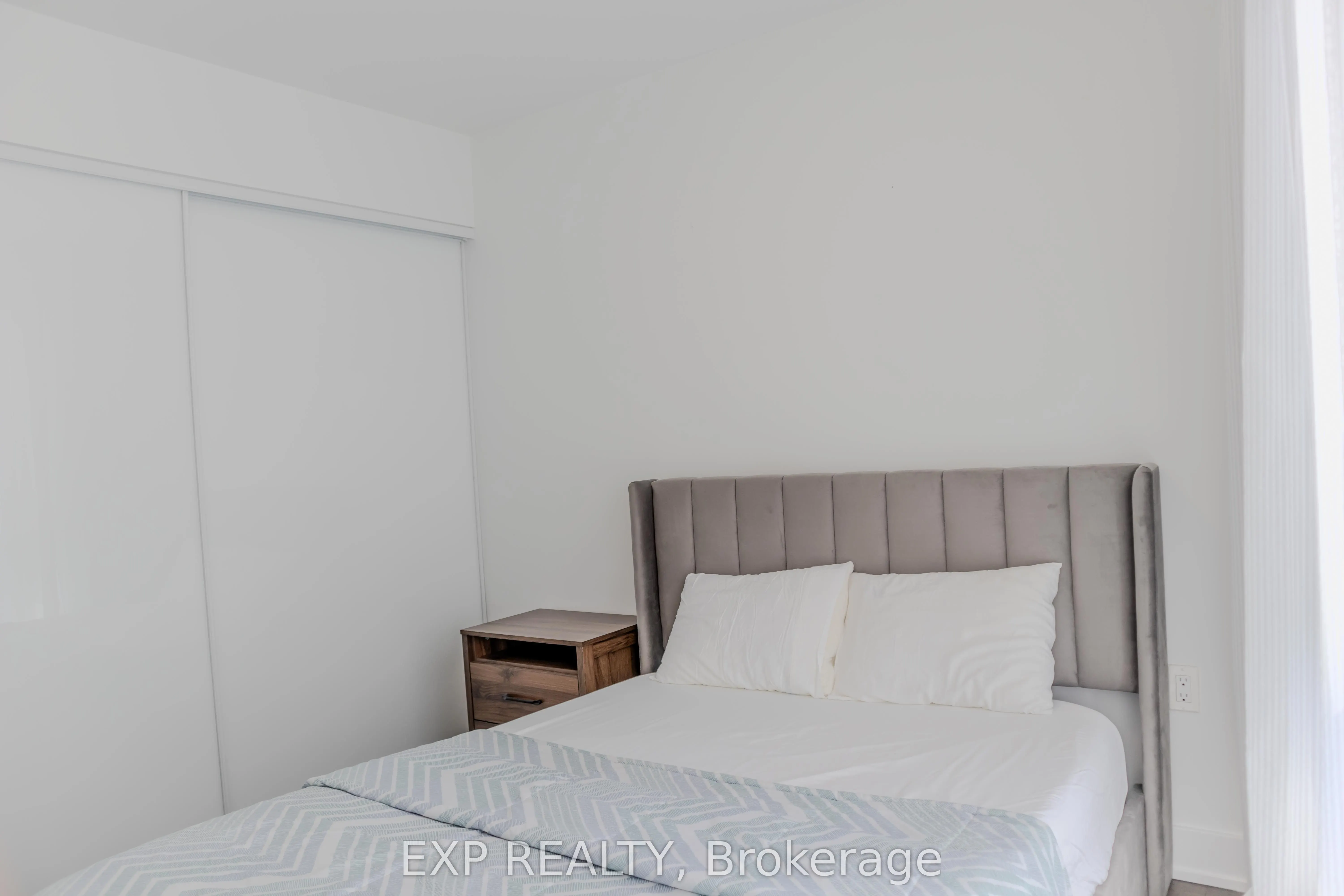 585 Bloor Street E, #519