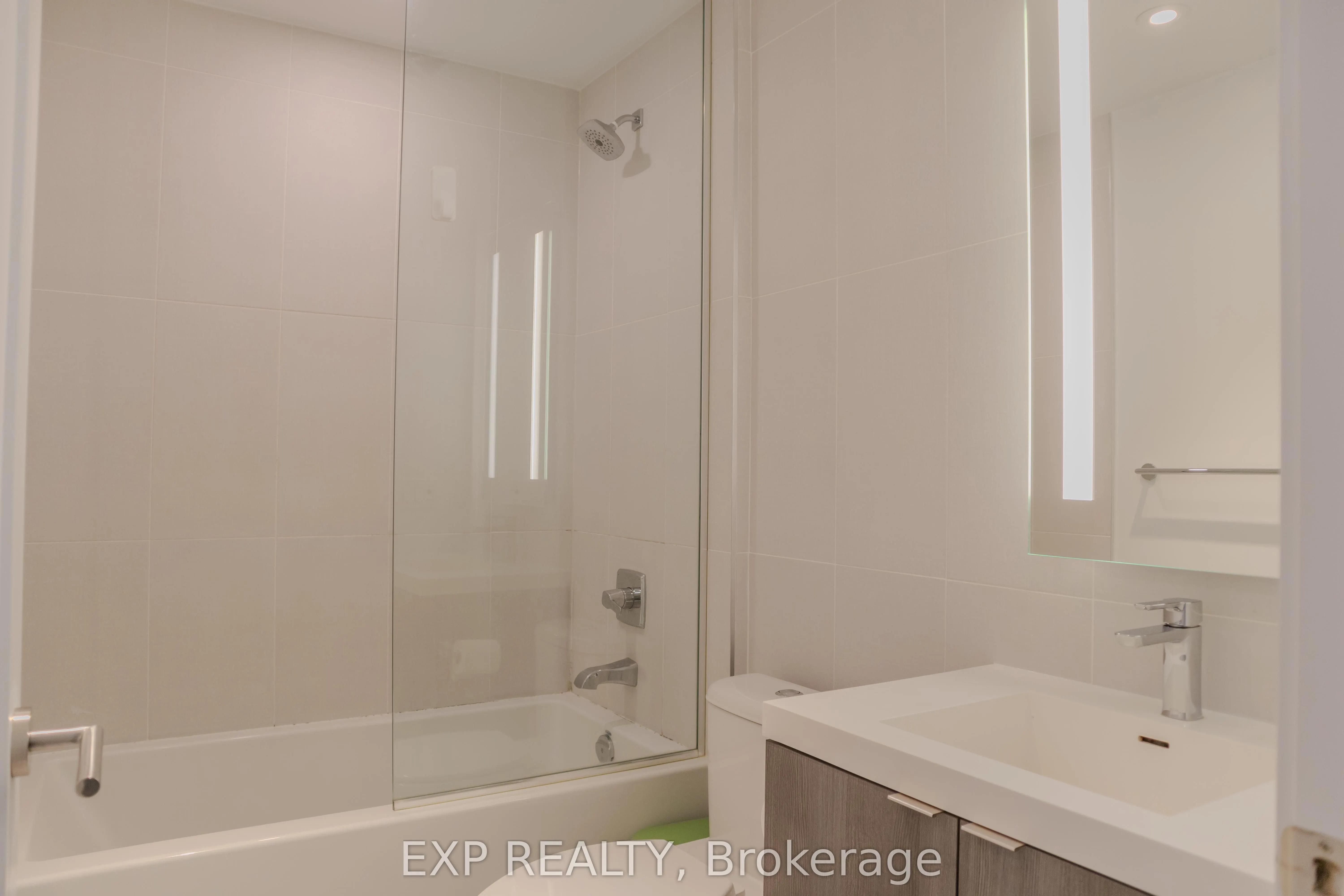 585 Bloor Street E, #519