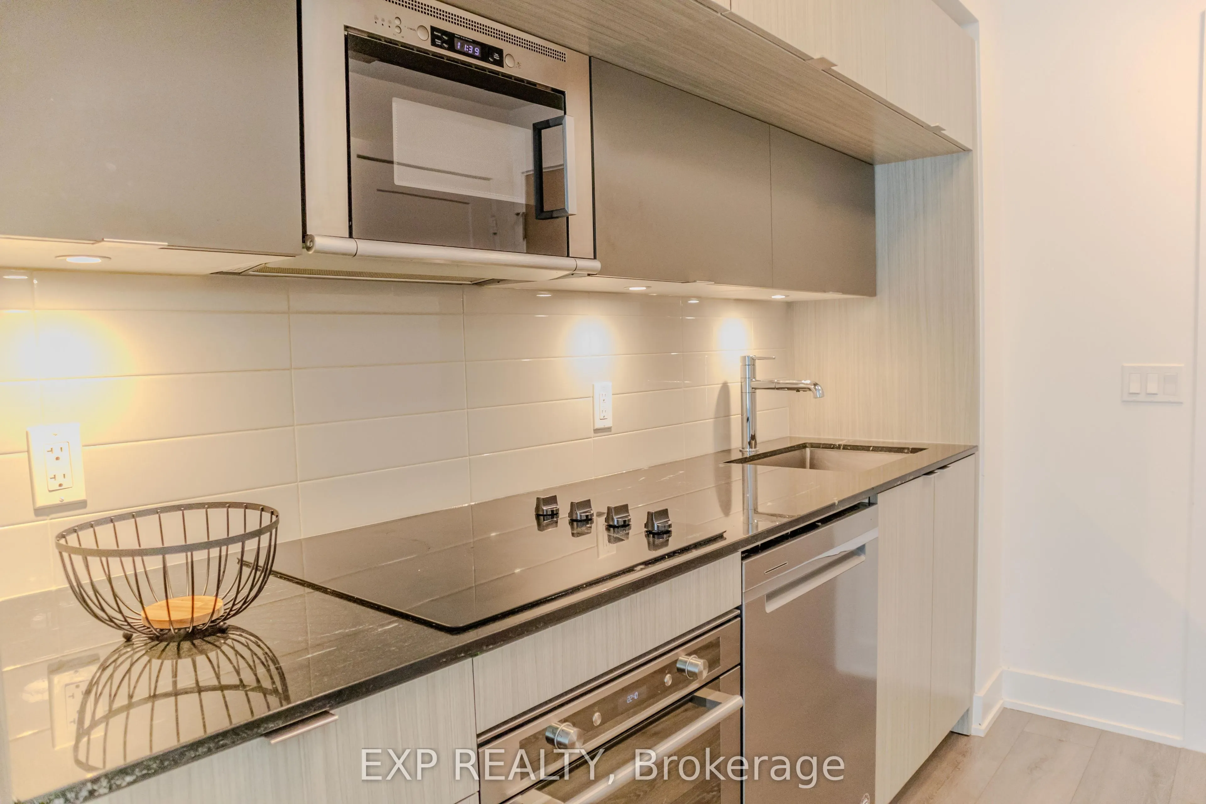 585 Bloor Street E, #519
