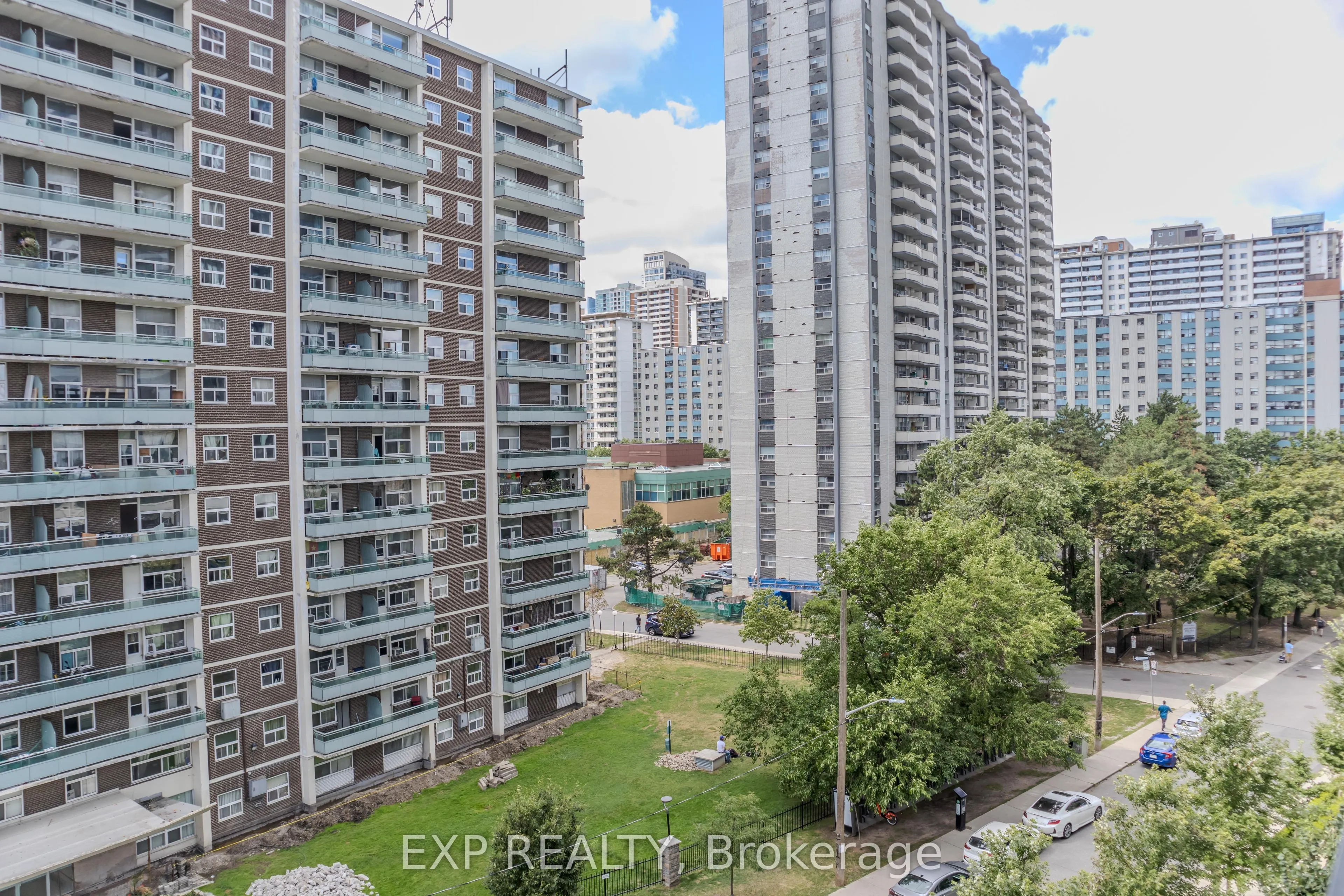585 Bloor Street E, #519