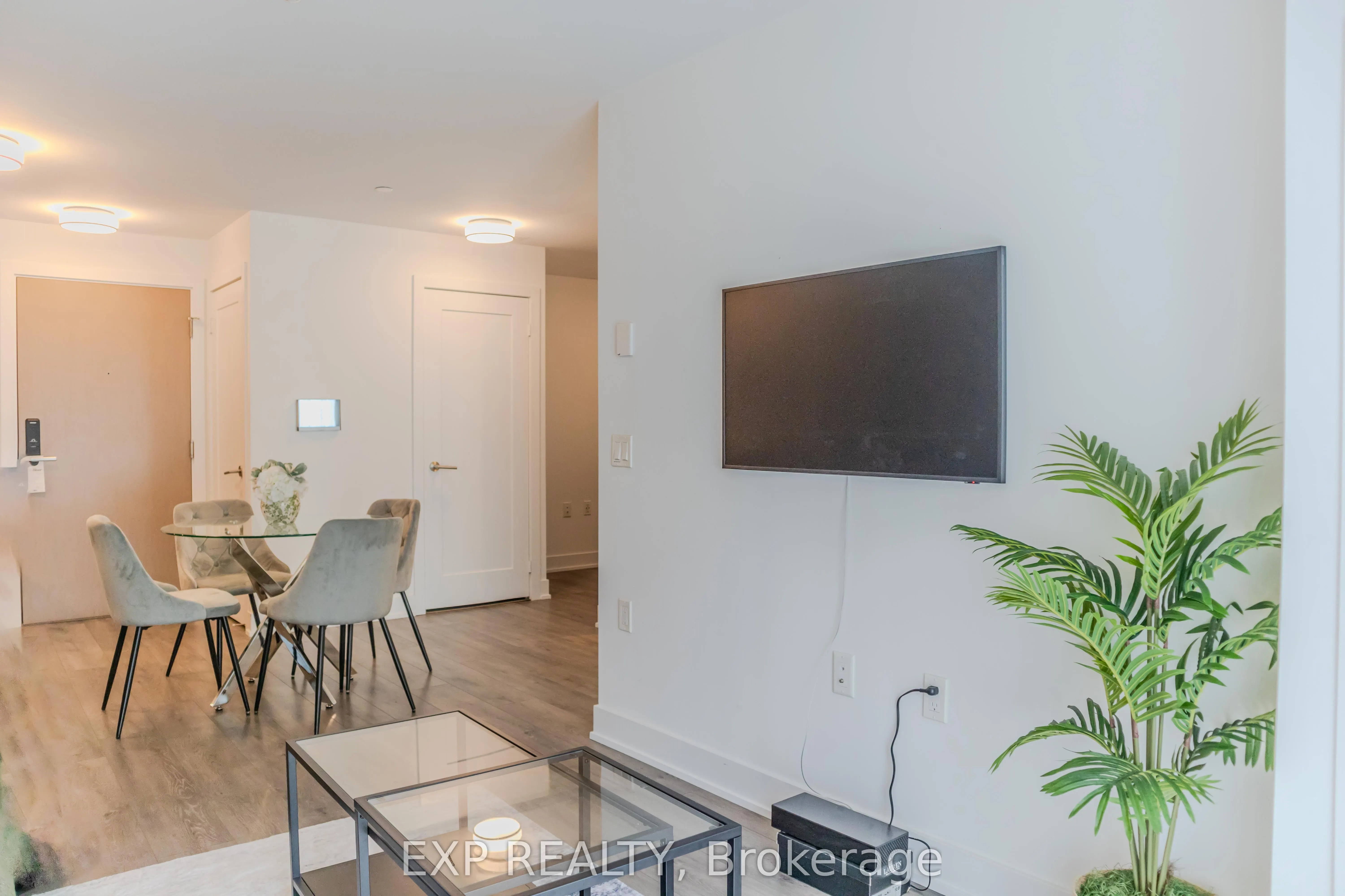 585 Bloor Street E, #519