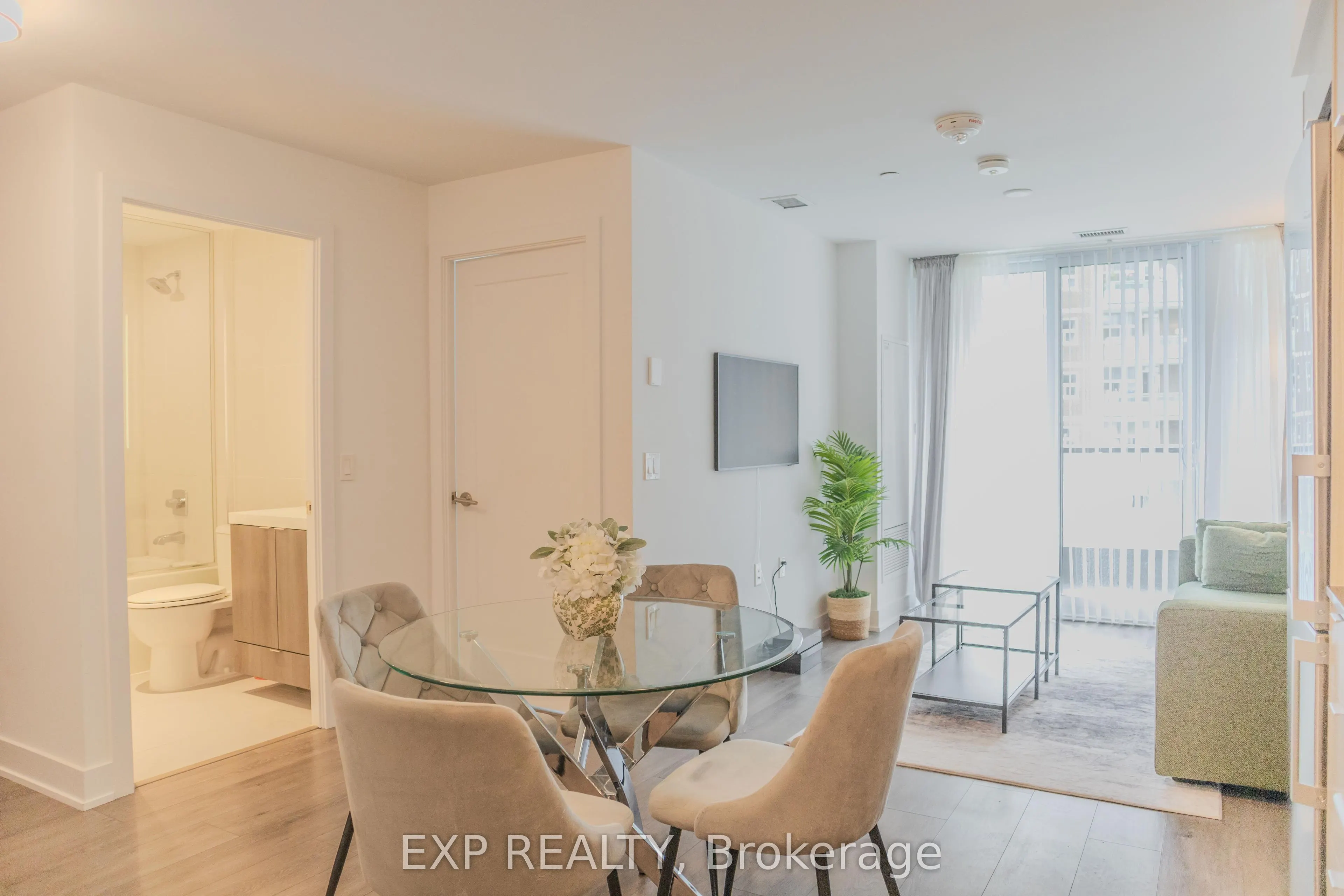 585 Bloor Street E, #519