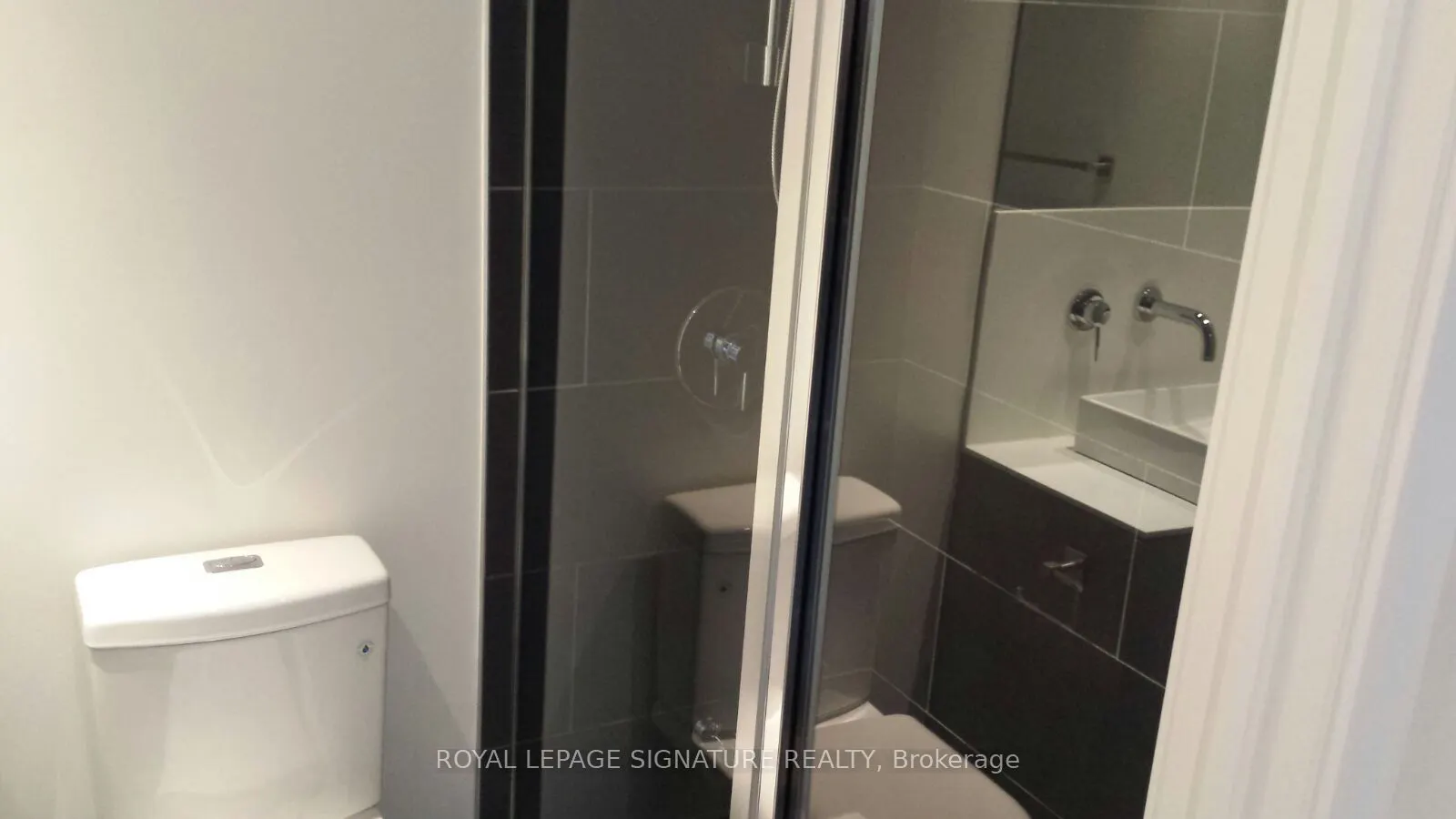 159 Dundas Street E, #411