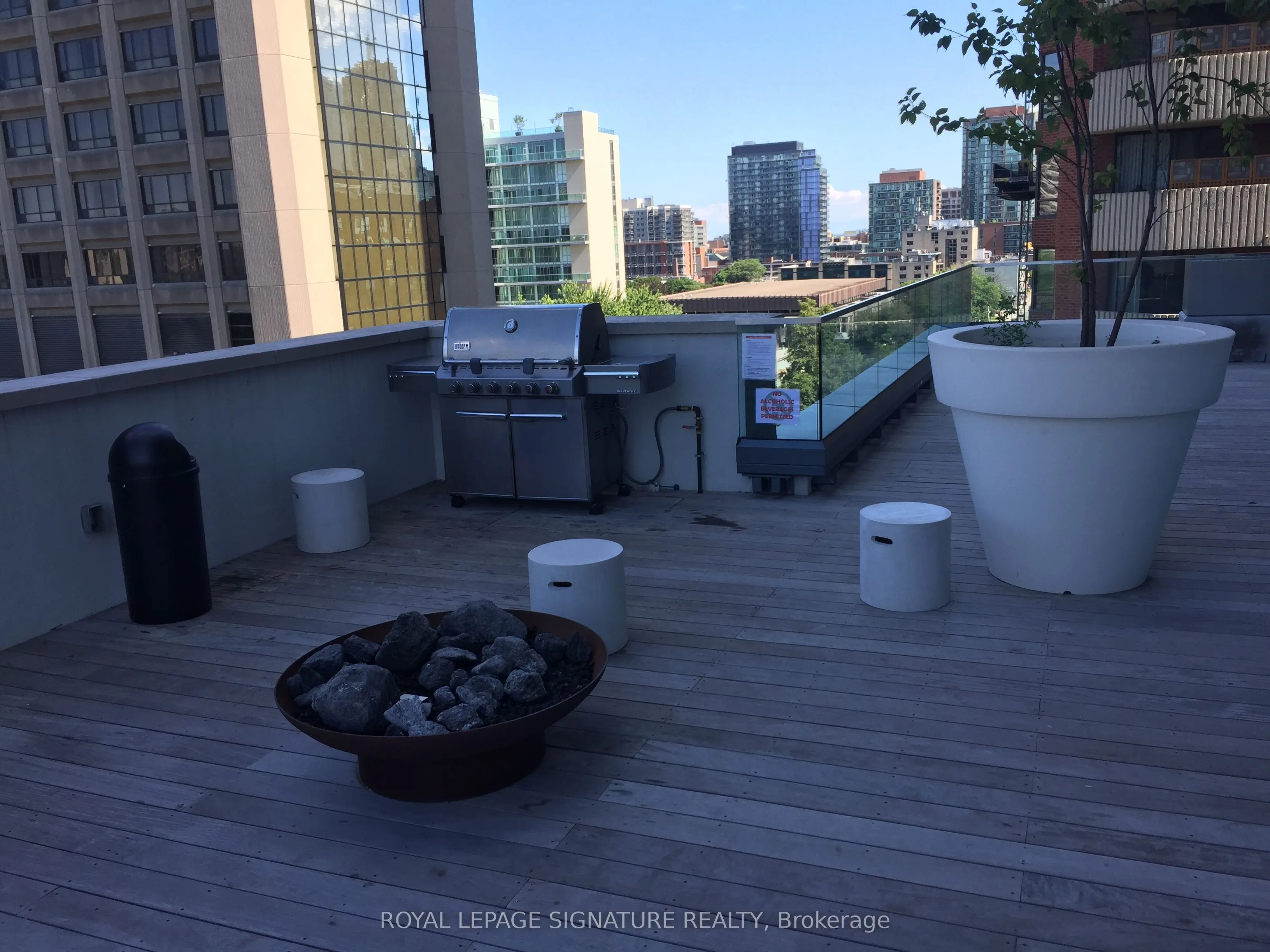 159 Dundas Street E, #411