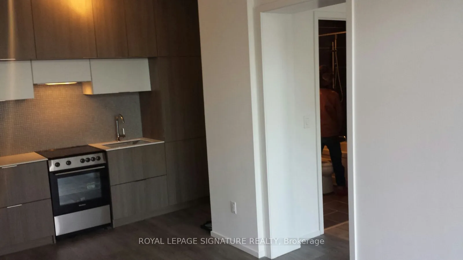 159 Dundas Street E, #411