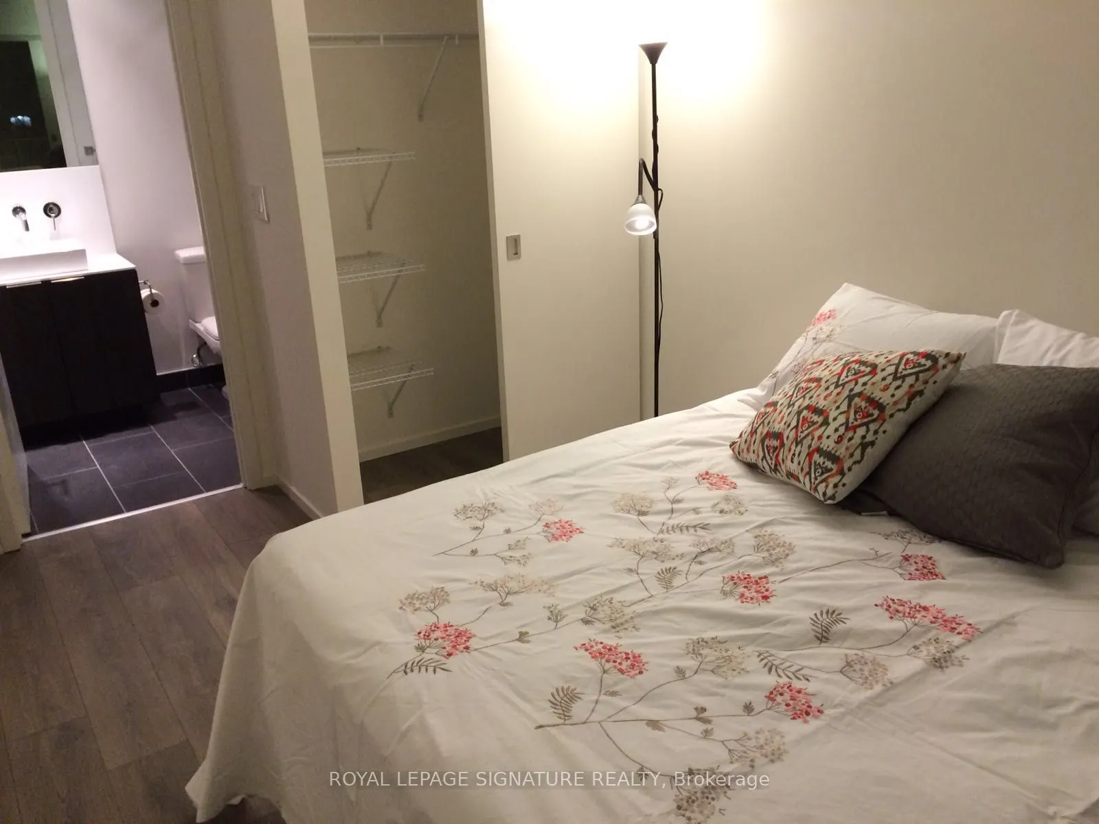 159 Dundas Street E, #411