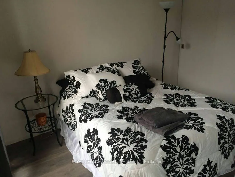 159 Dundas Street E, #411