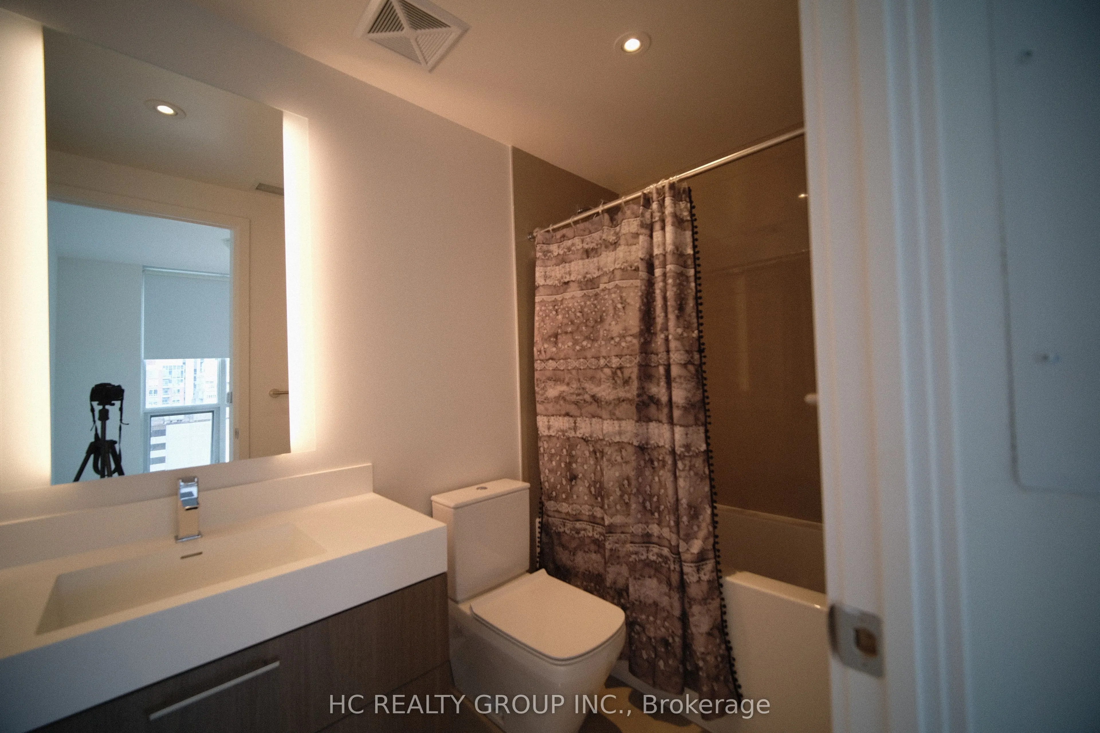1 Yorkville Avenue, #1302