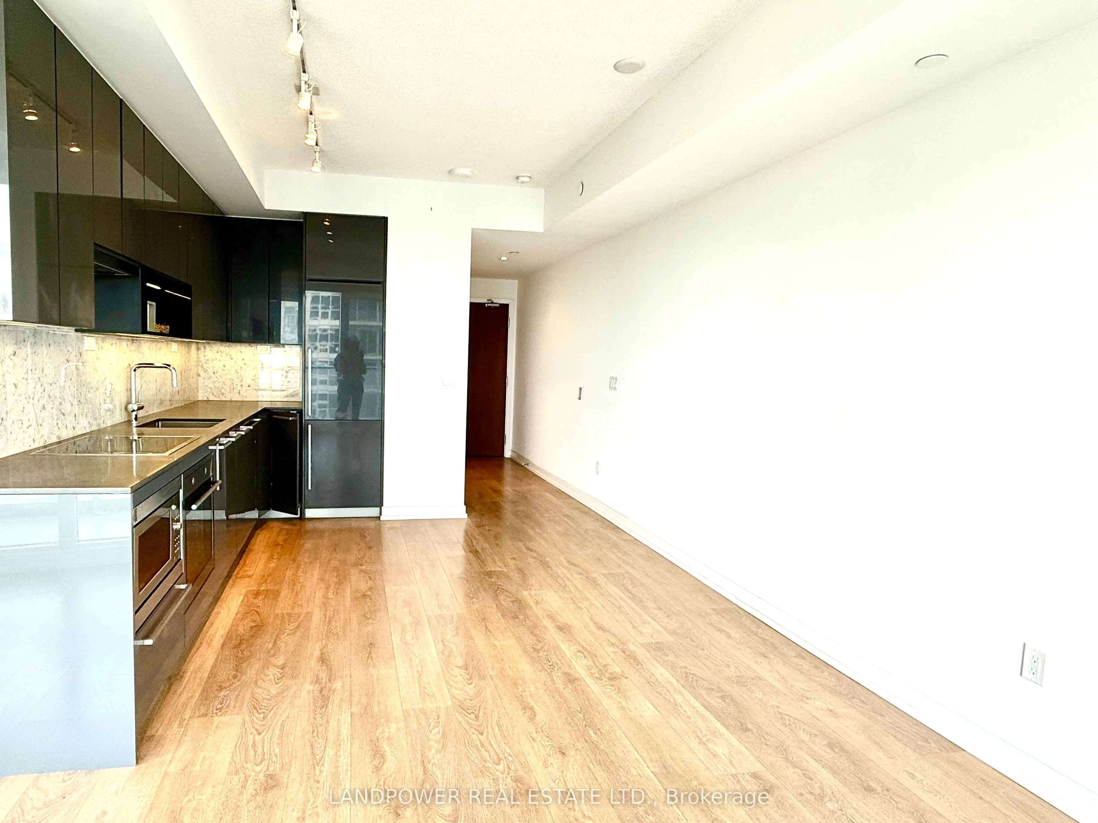 115 McMahon Drive, #3502