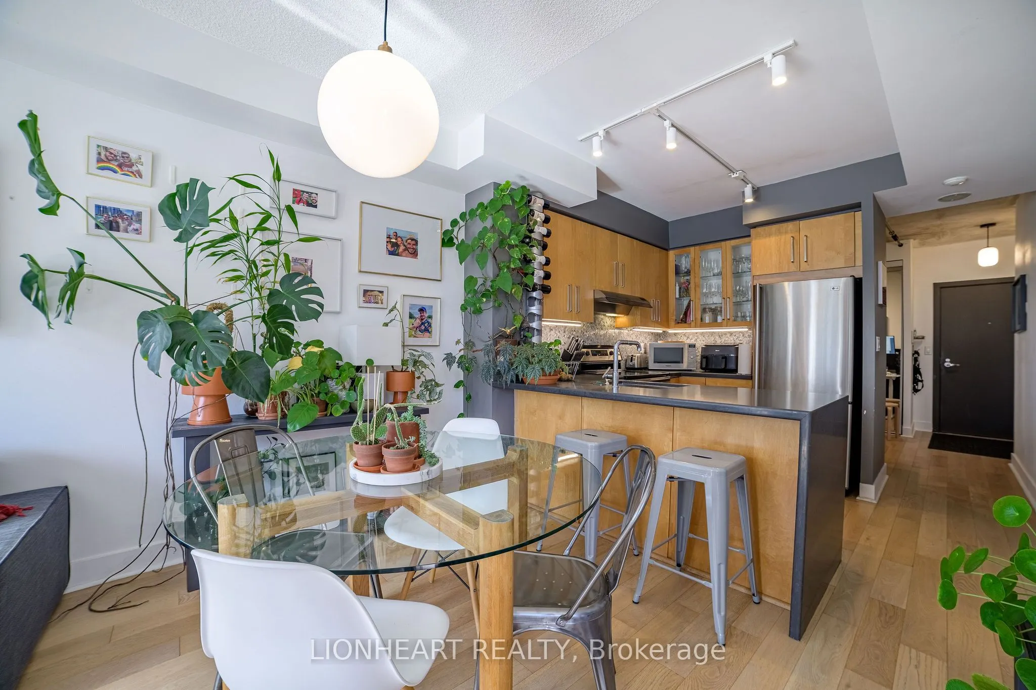 168 King Street, #610
