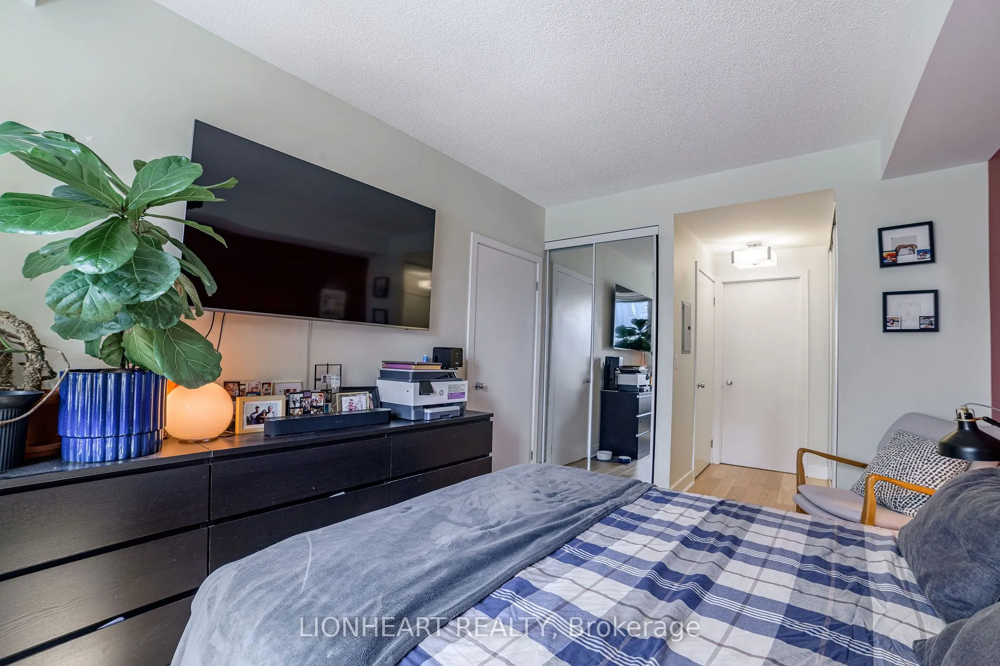 168 King Street, #610