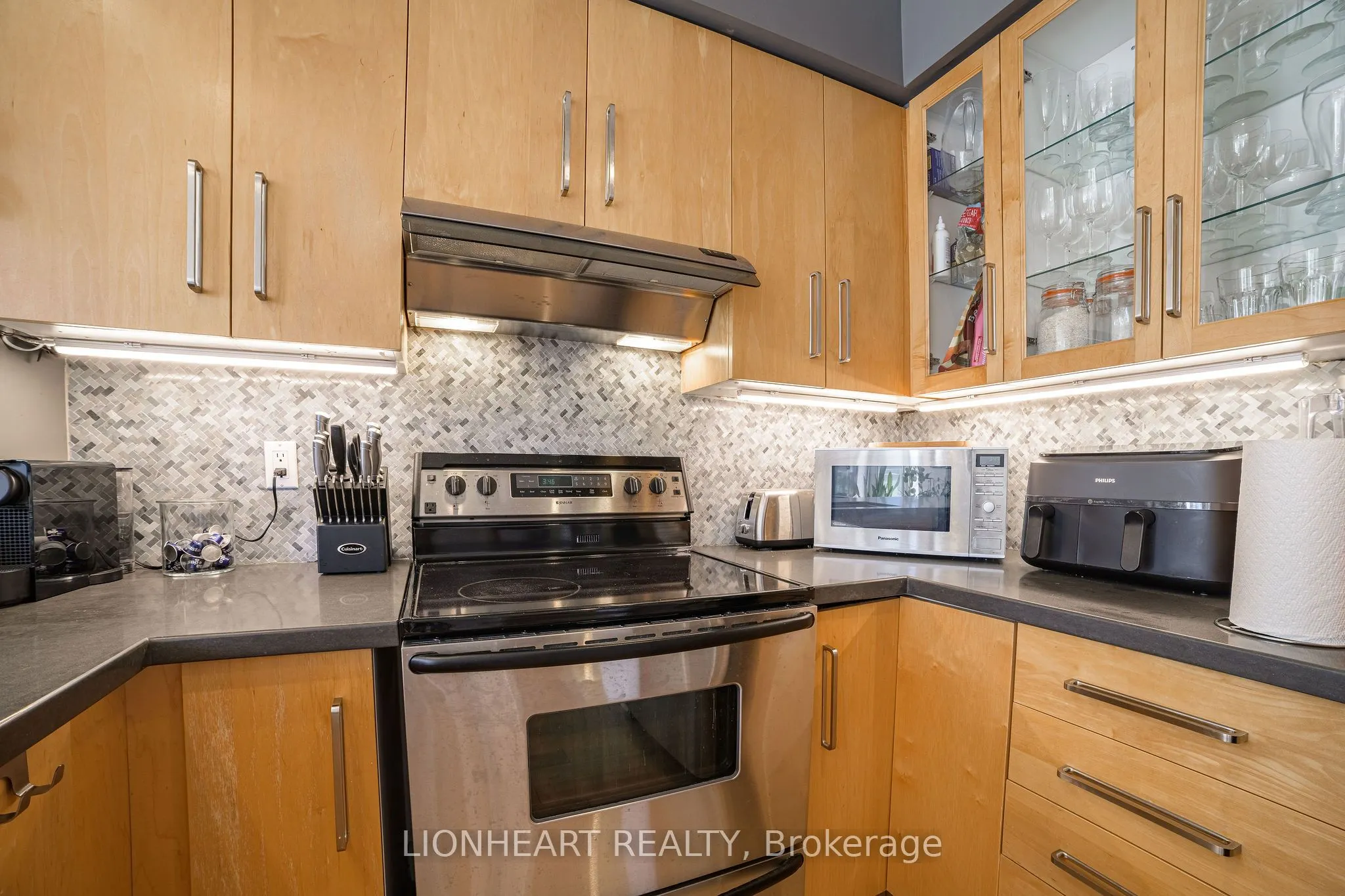 168 King Street, #610
