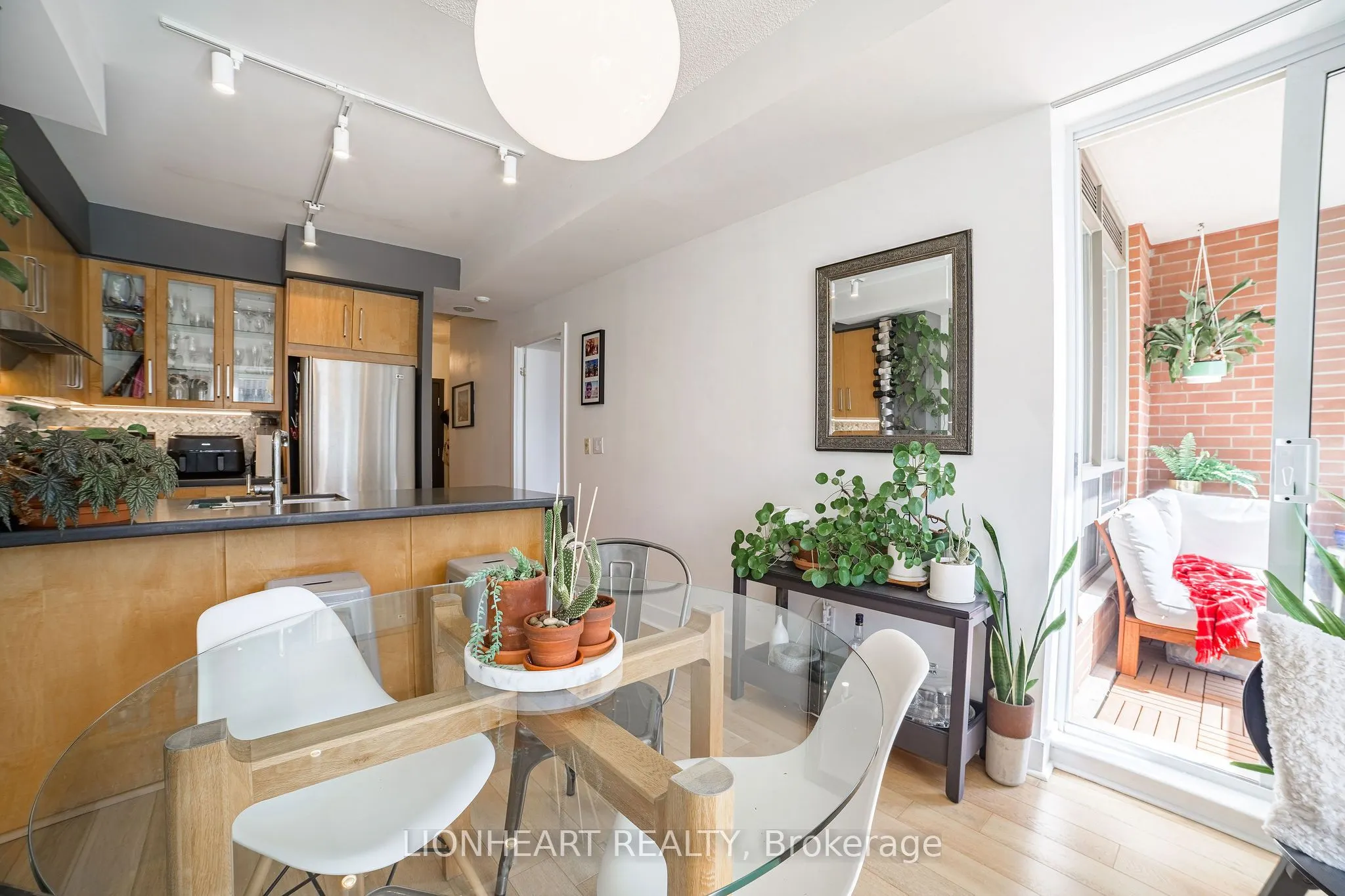 168 King Street, #610