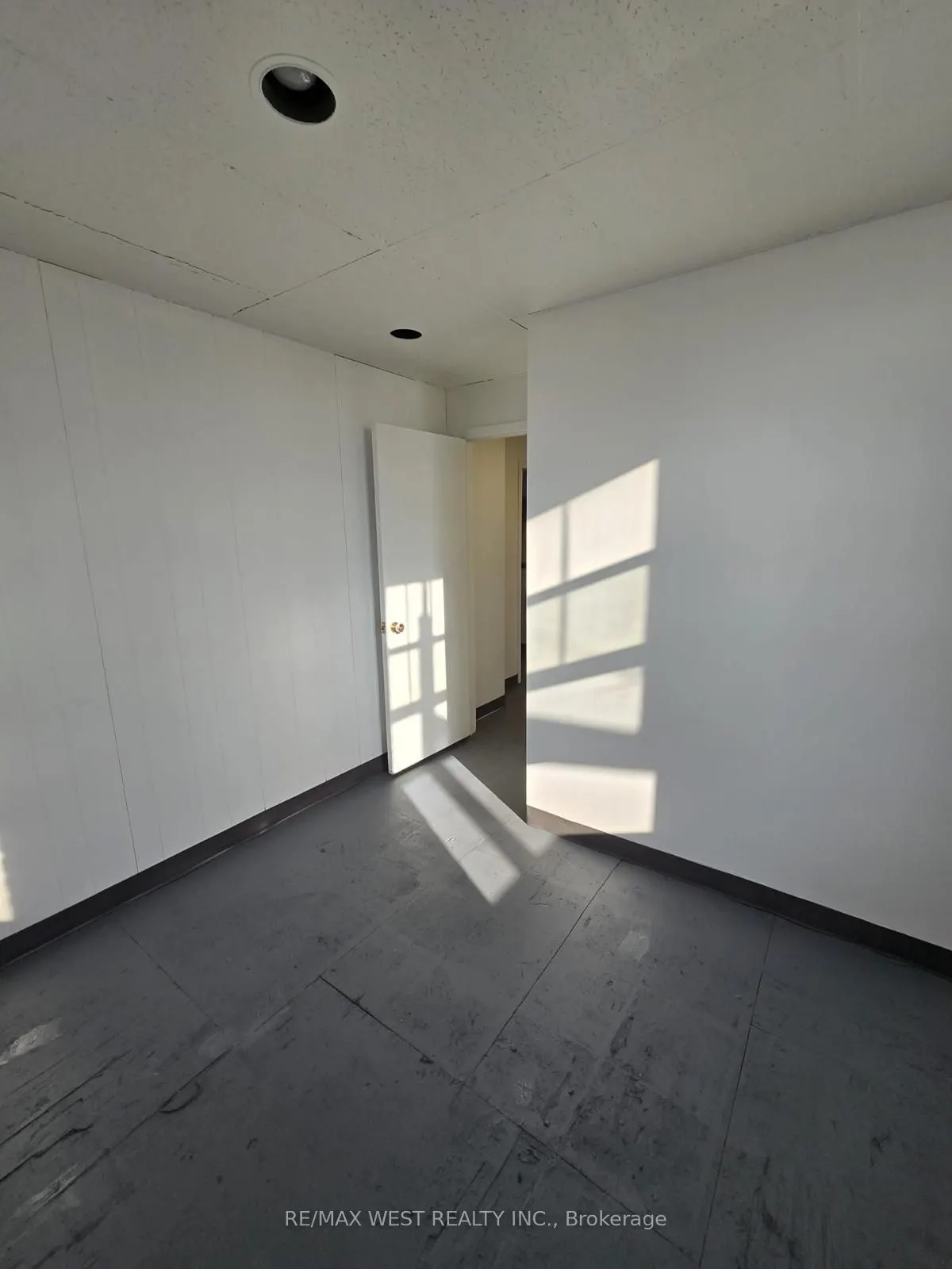 949 St Clair Avenue W, #2nd Flr