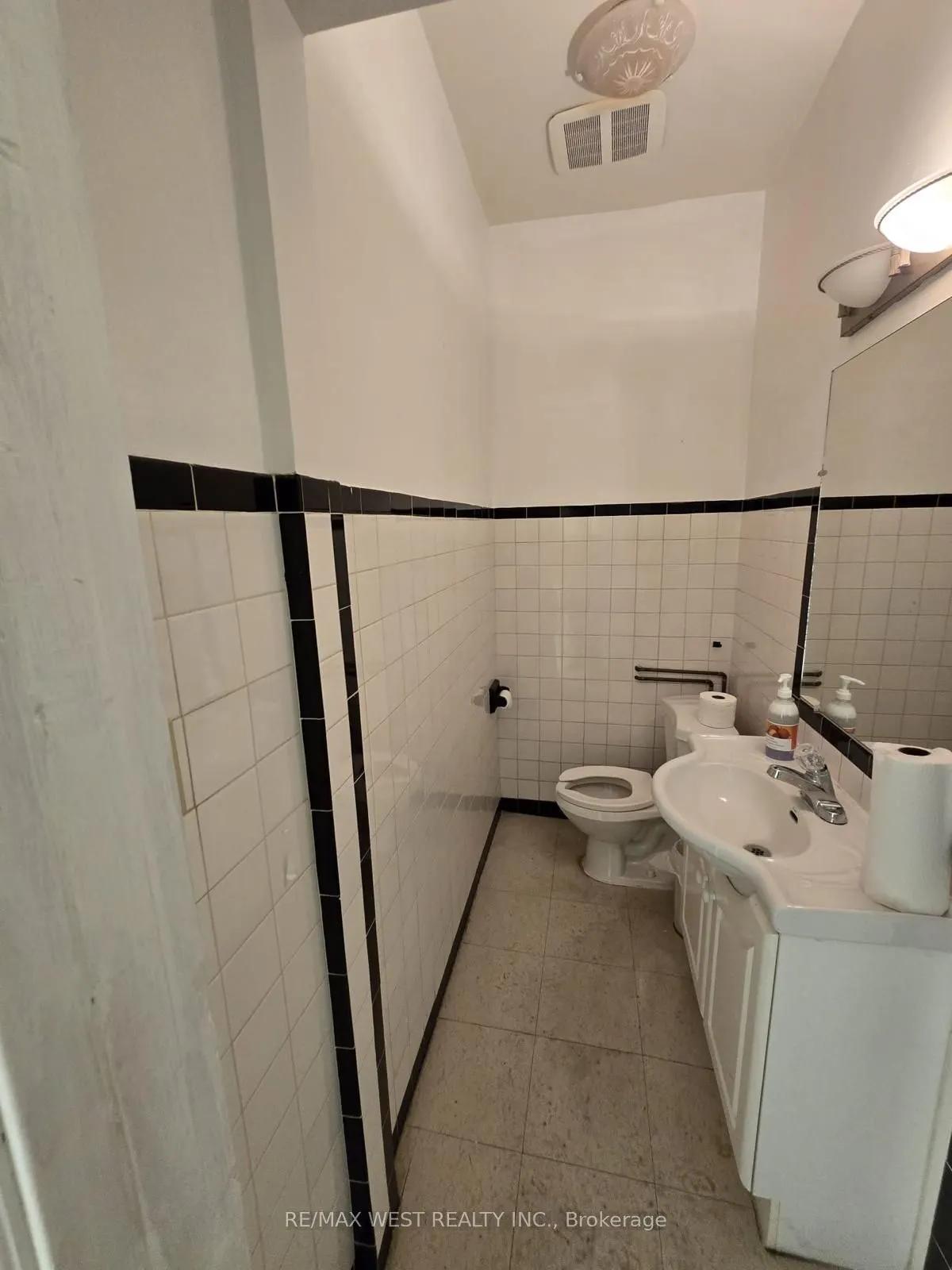 949 St Clair Avenue W, #2nd Flr