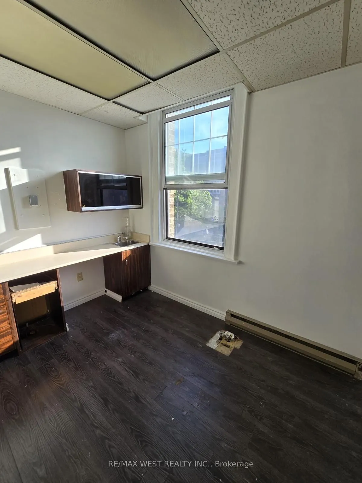 949 St Clair Avenue W, #2nd Flr