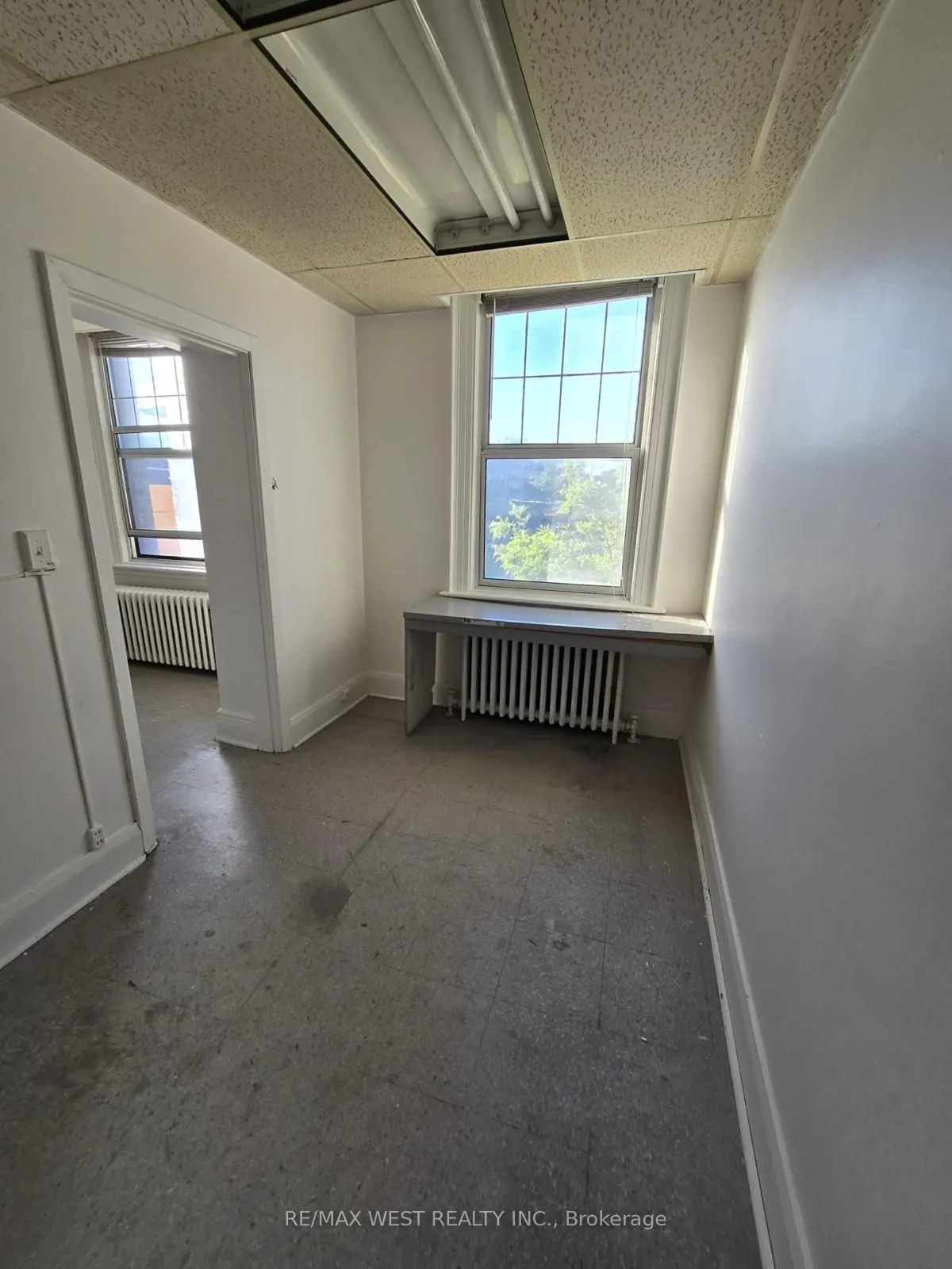 949 St Clair Avenue W, #2nd Flr