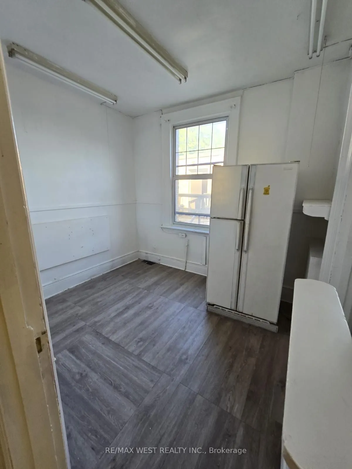 949 St Clair Avenue W, #2nd Flr
