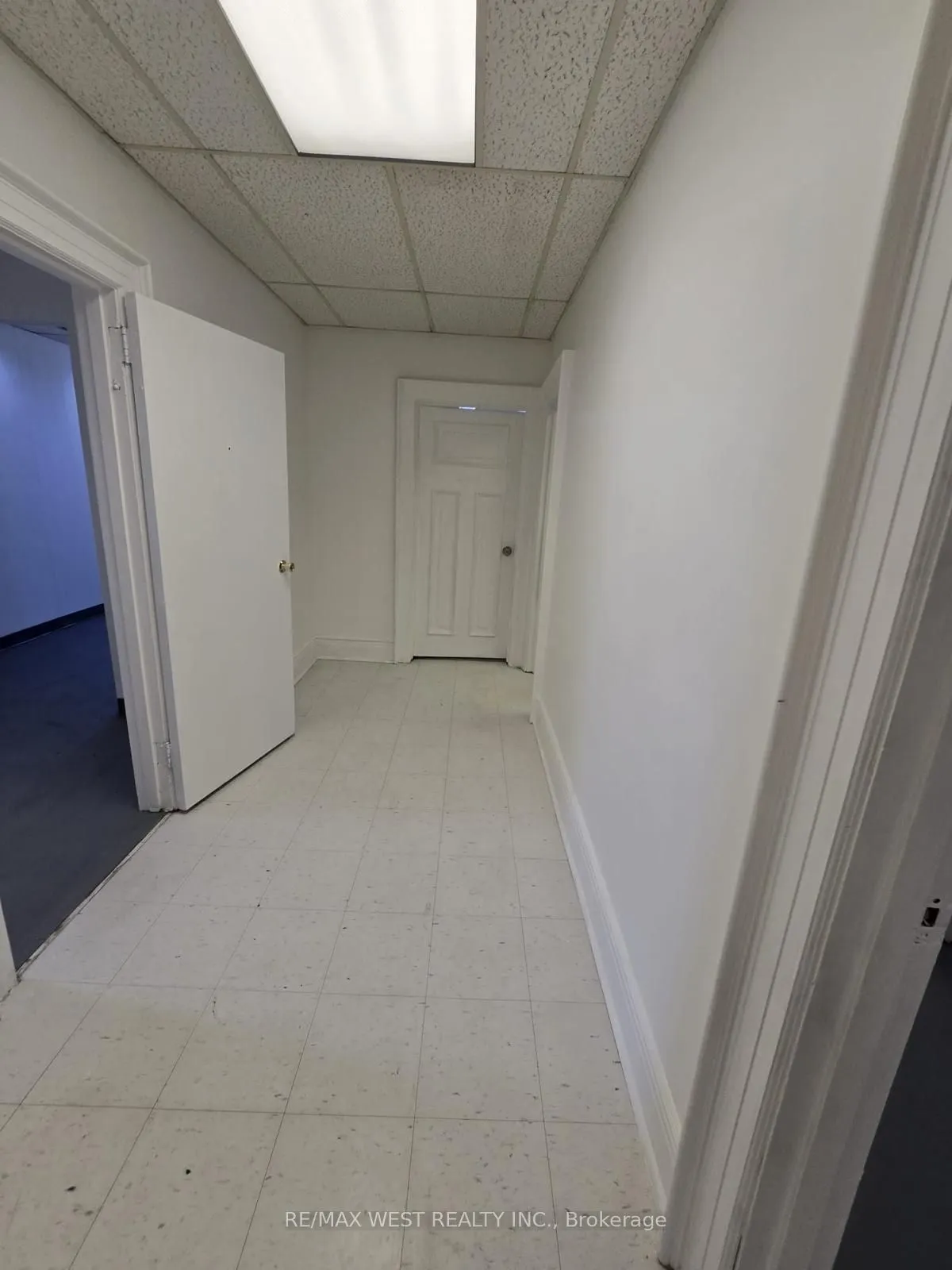 949 St Clair Avenue W, #2nd Flr