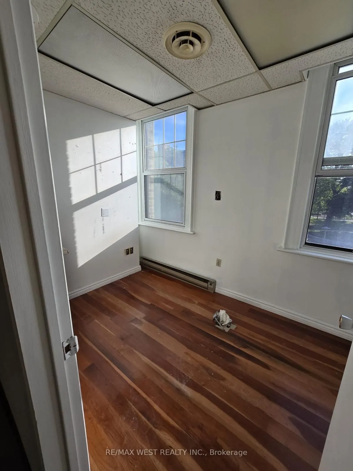 949 St Clair Avenue W, #2nd Flr