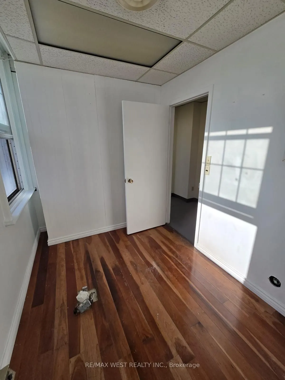 949 St Clair Avenue W, #2nd Flr