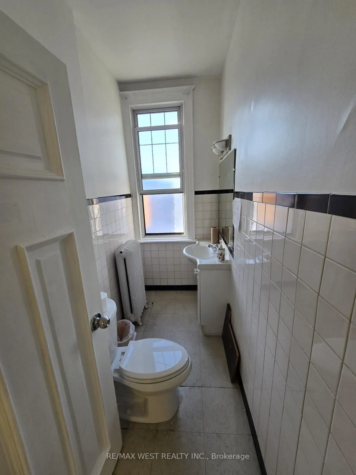 949 St Clair Avenue W, #2nd Flr