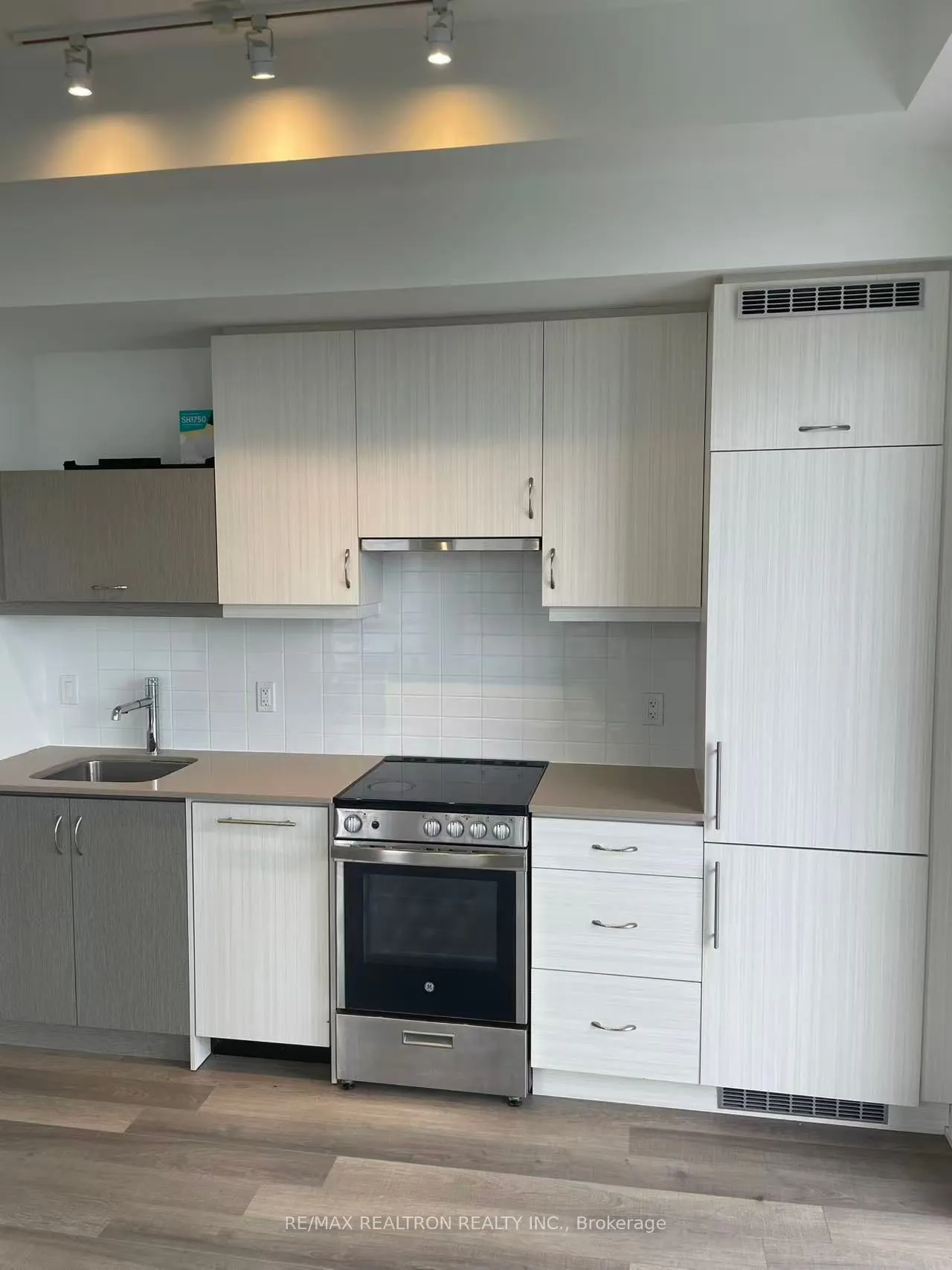181 Huron Street, #903