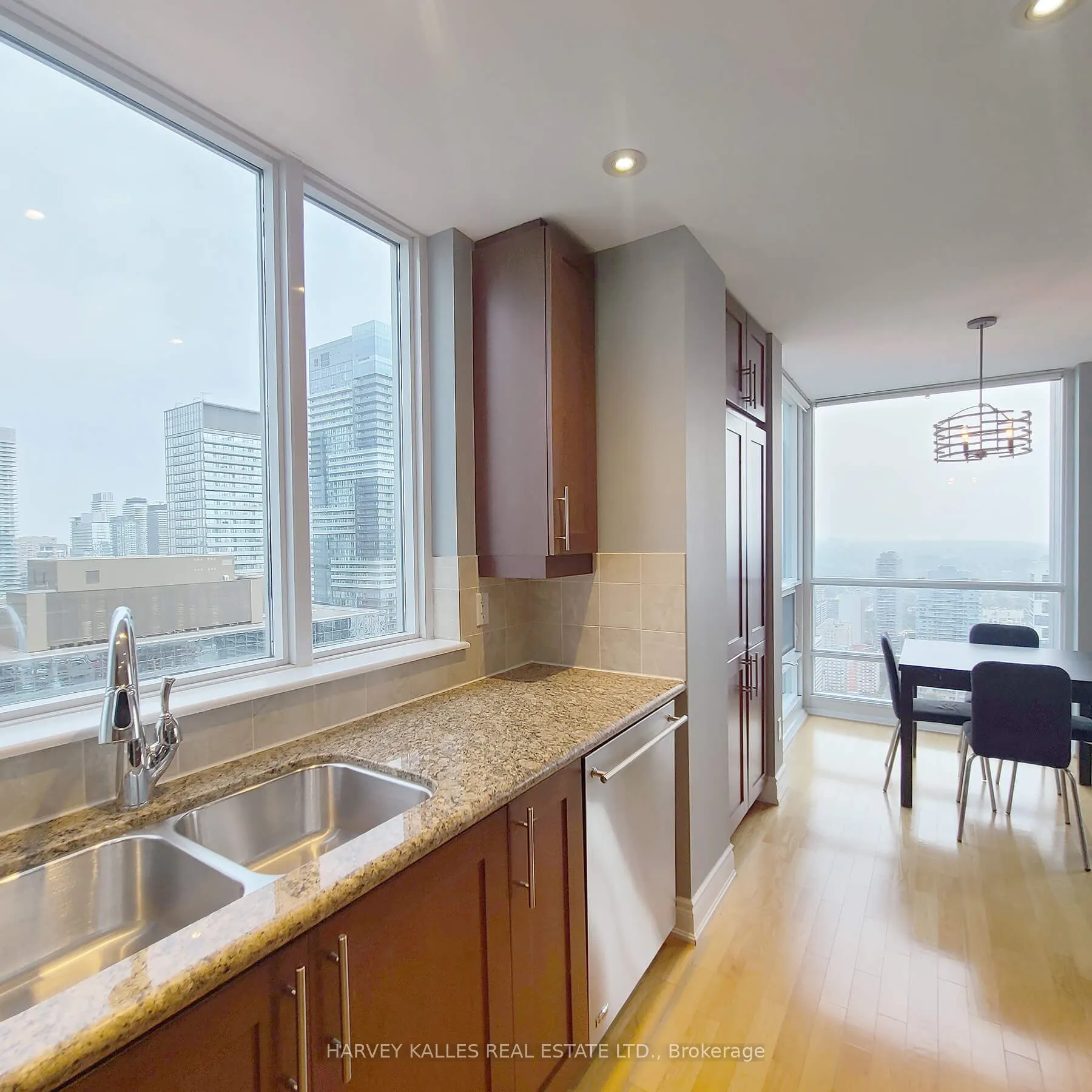761 Bay Street, #4402